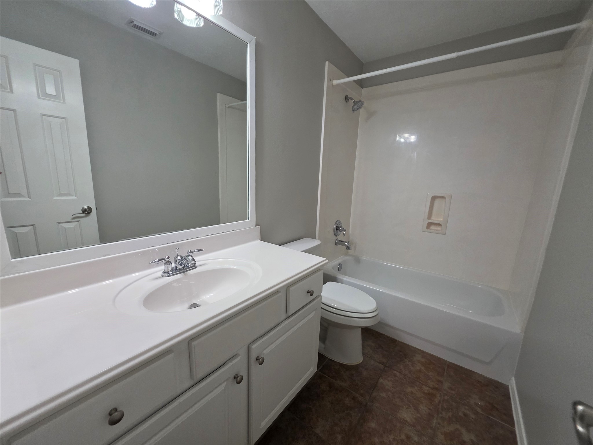 Guest bathroom.