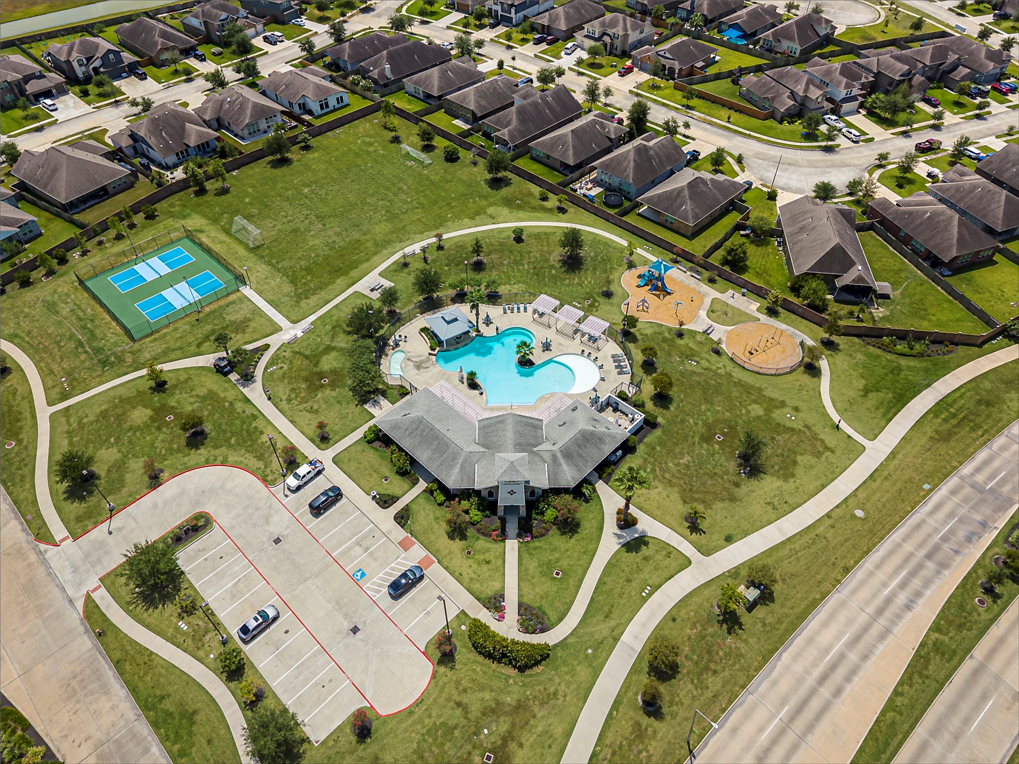 resort style community amenities