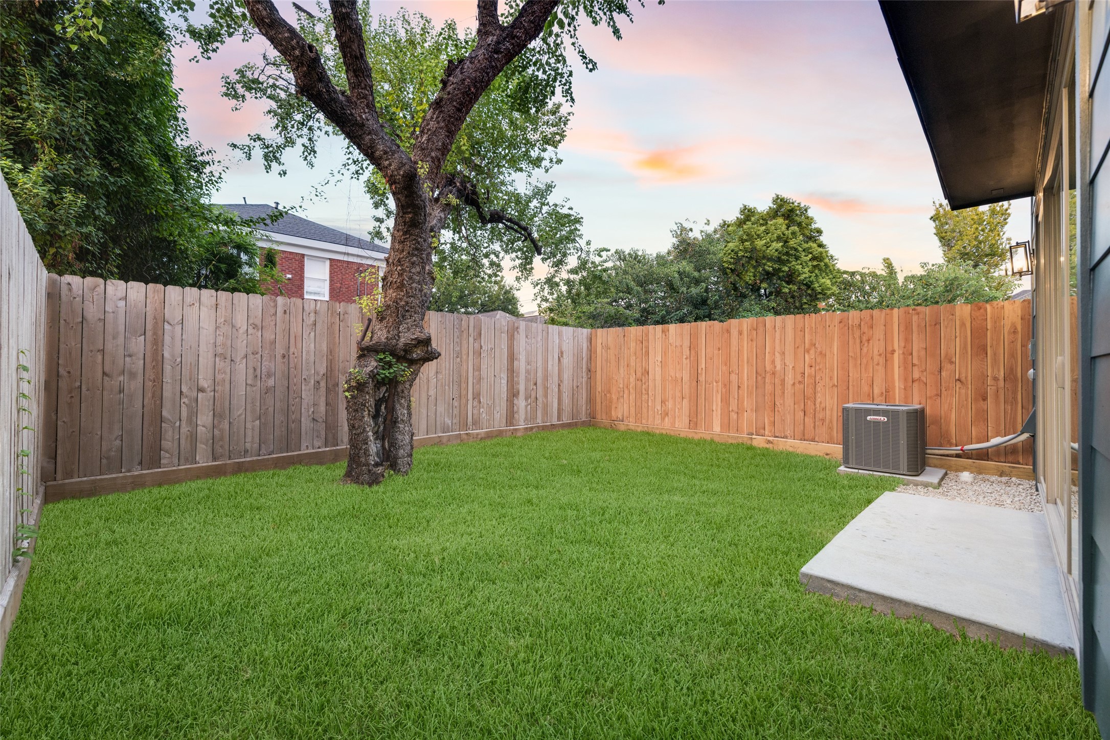 1636 CASTLE Court, Houston, TX 77006
