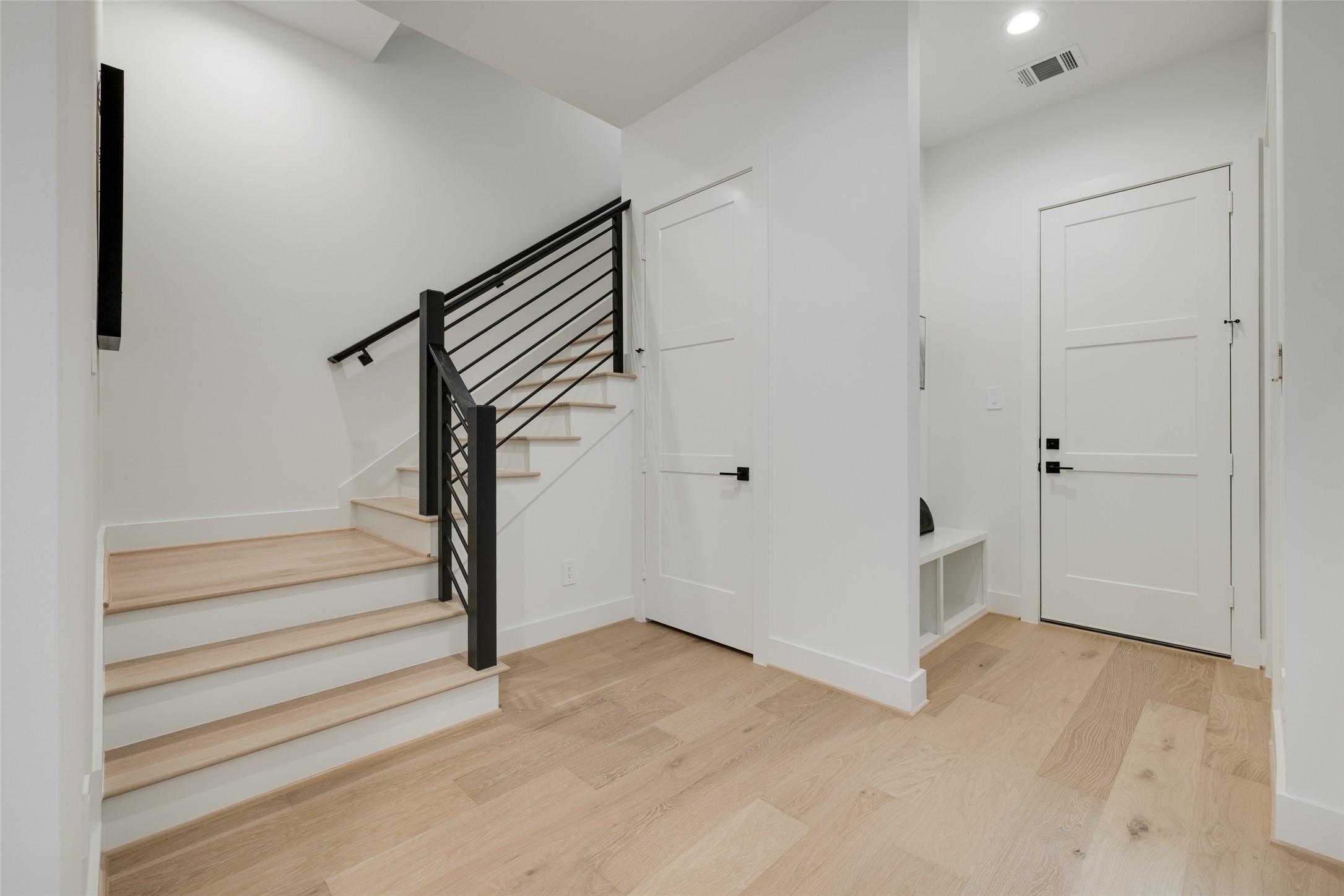 1636 CASTLE Court, Houston, TX 77006