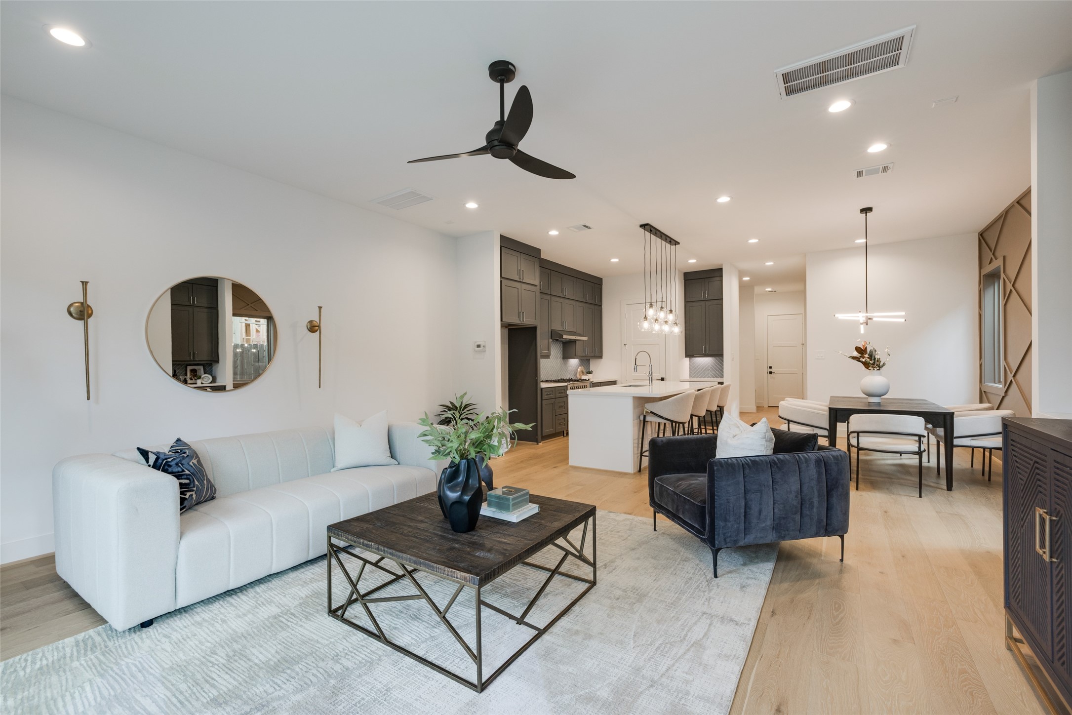 1636 CASTLE Court, Houston, TX 77006