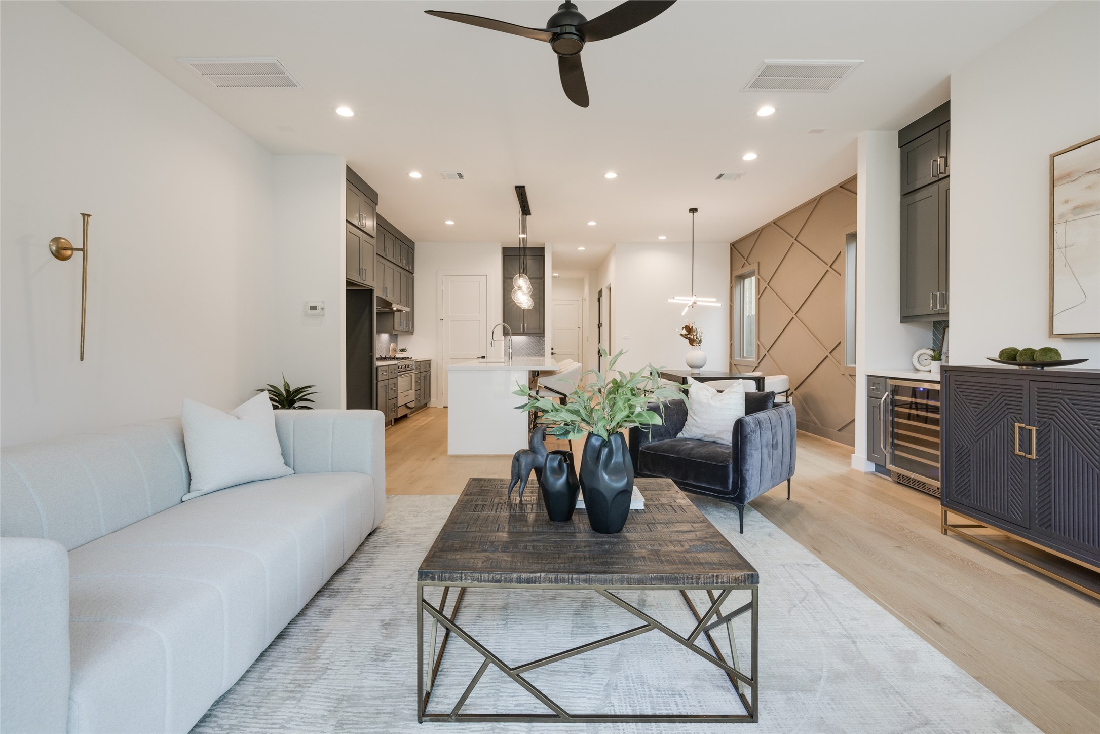 1636 CASTLE Court, Houston, TX 77006