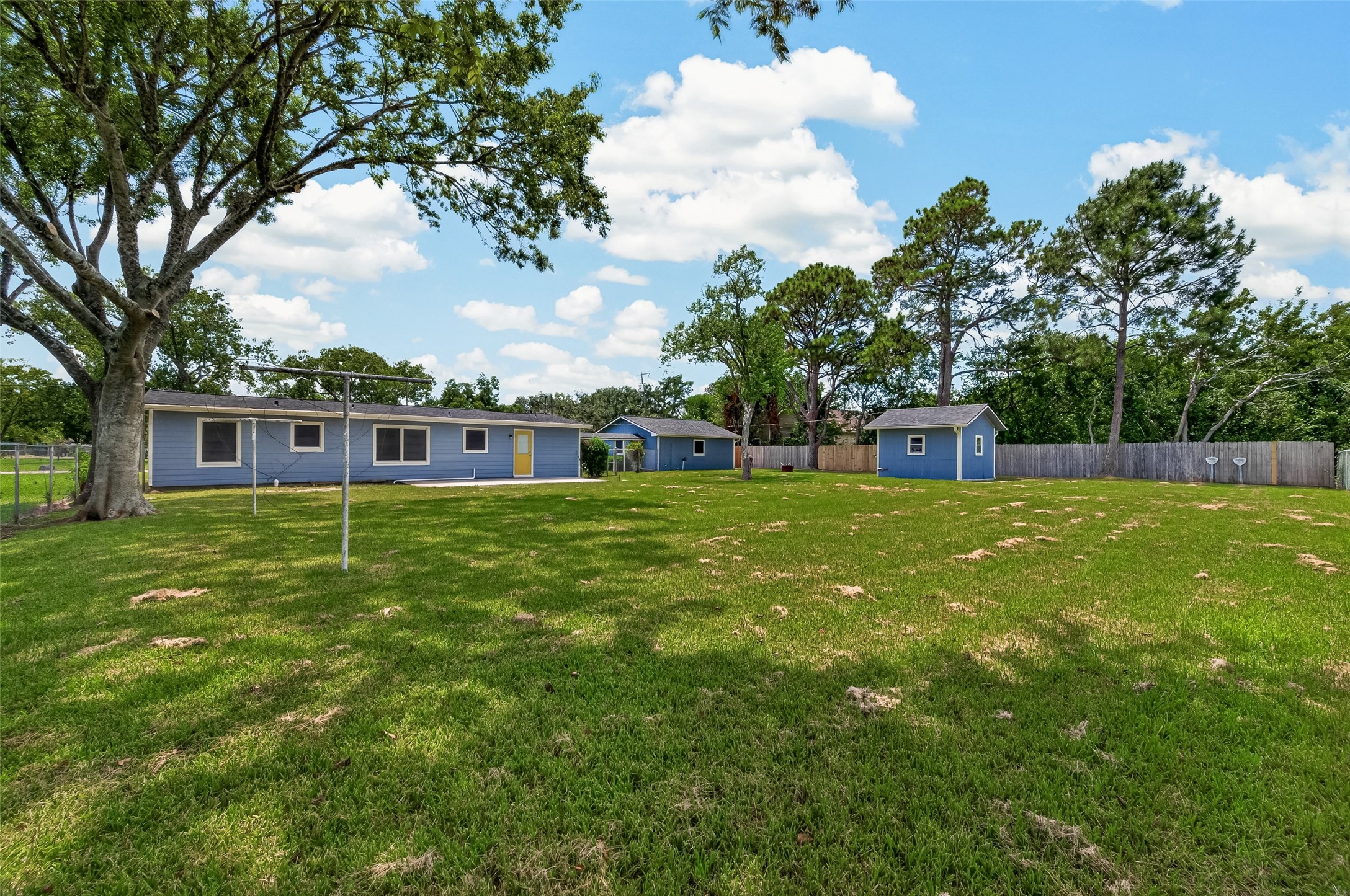 2422 Florence Street, La Marque, TX 77568