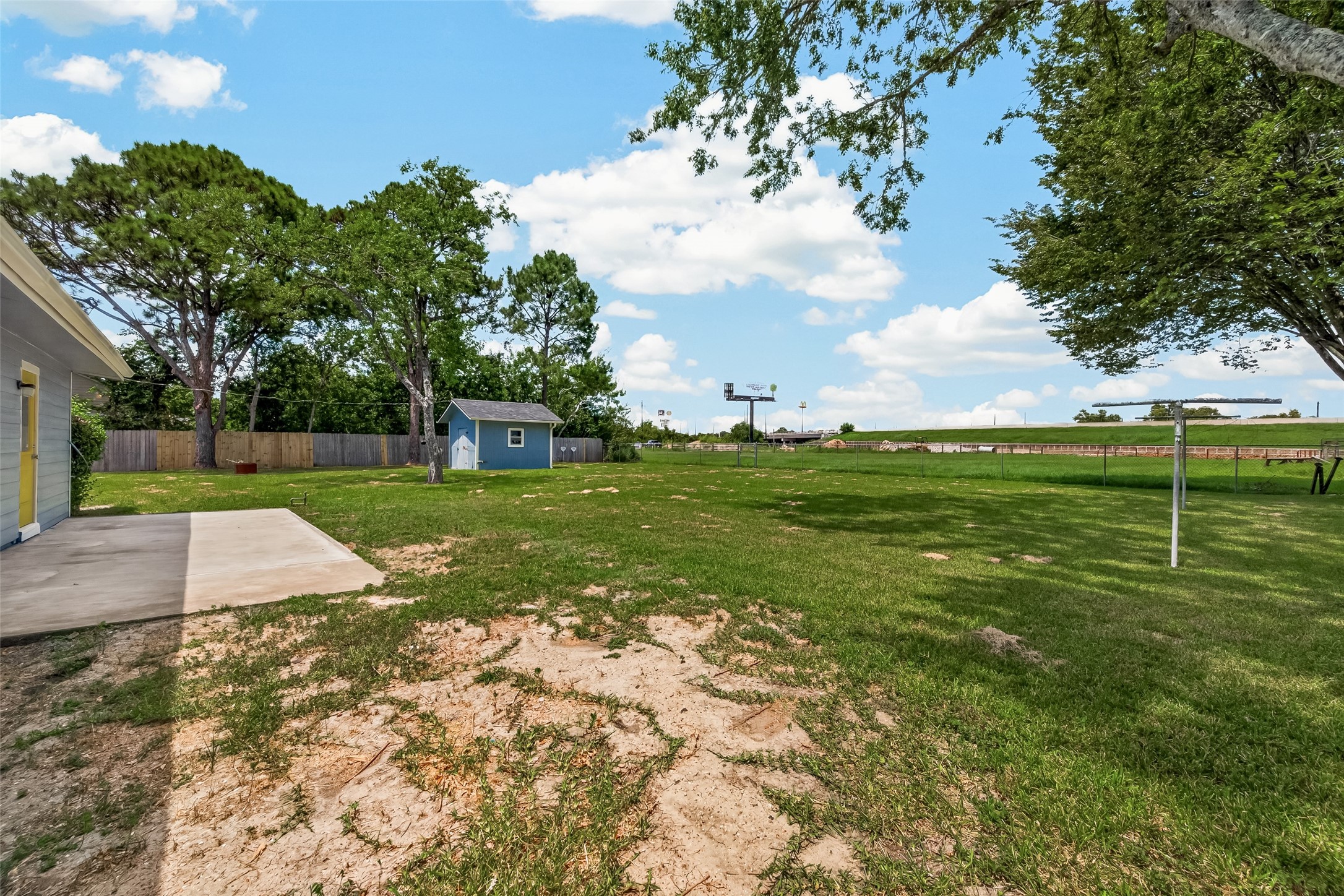 2422 Florence Street, La Marque, TX 77568