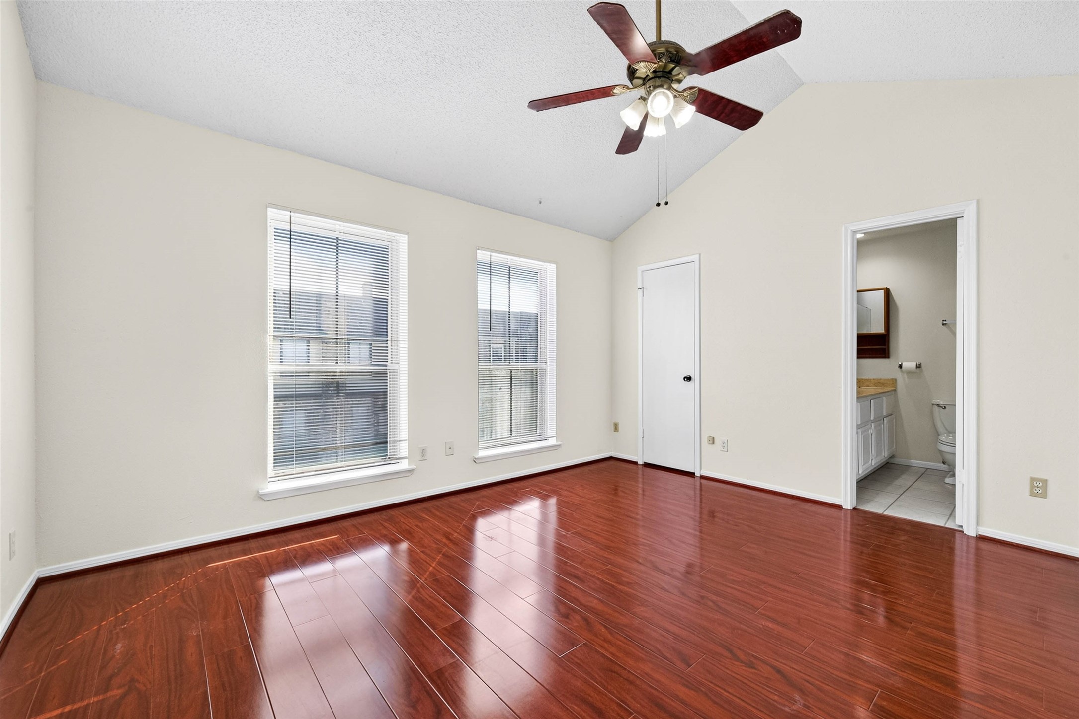 7700 Creekbend Dr, #39, Houston, TX 77071