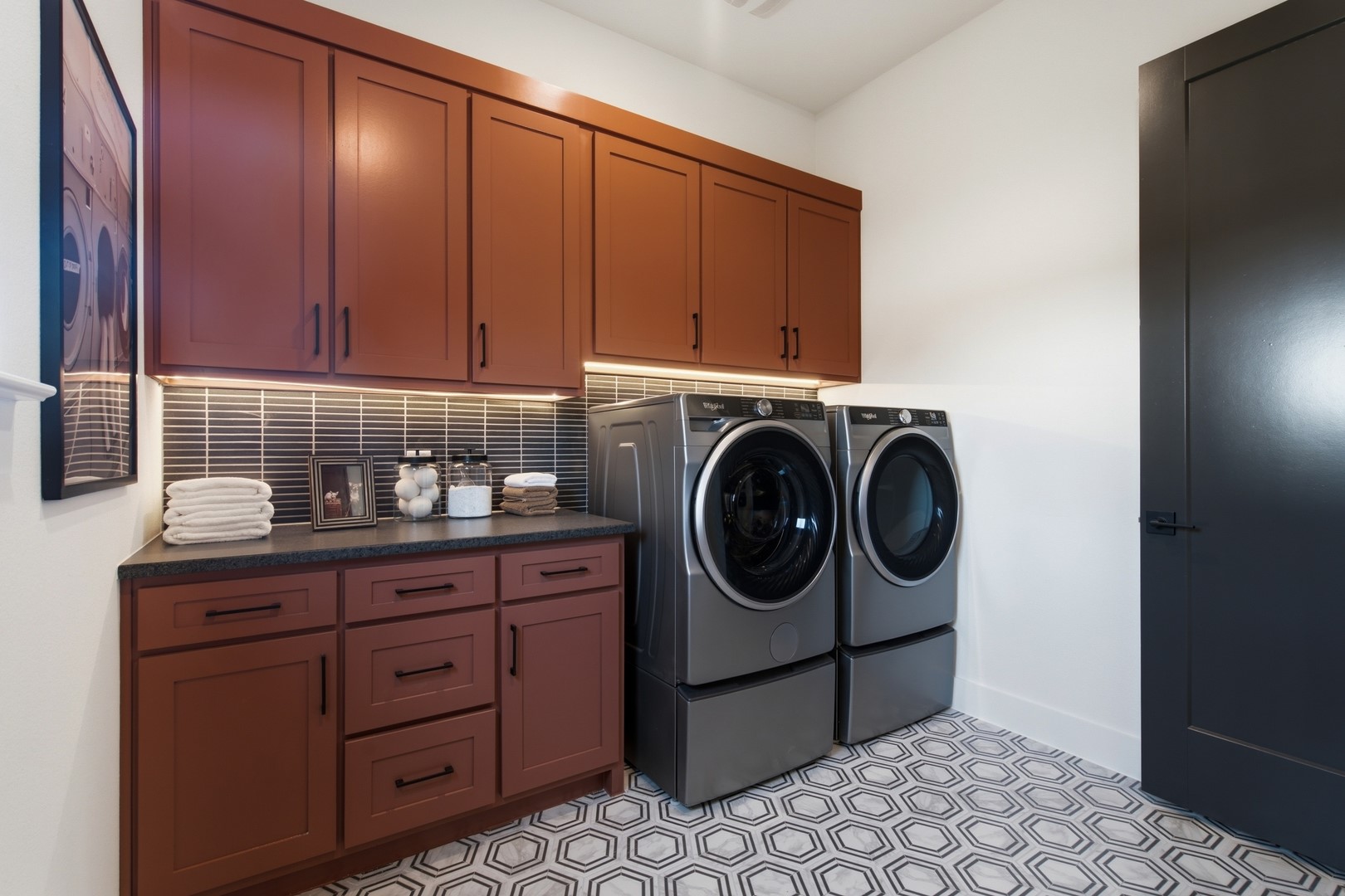 TK60-0001-B8_TEGAN - D_Laundry - Showcase