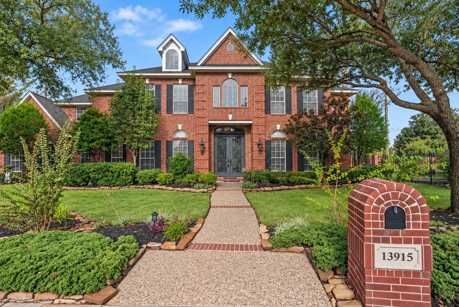 Welcome to 13915 Springmint Drive.