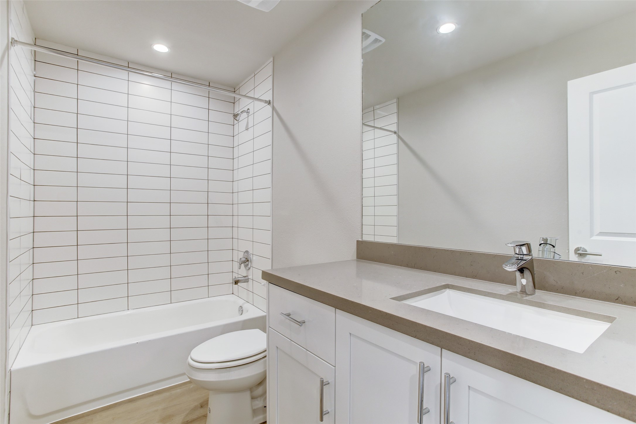 645 E 11th 1/2 street Street, #16, Houston, TX 77008
