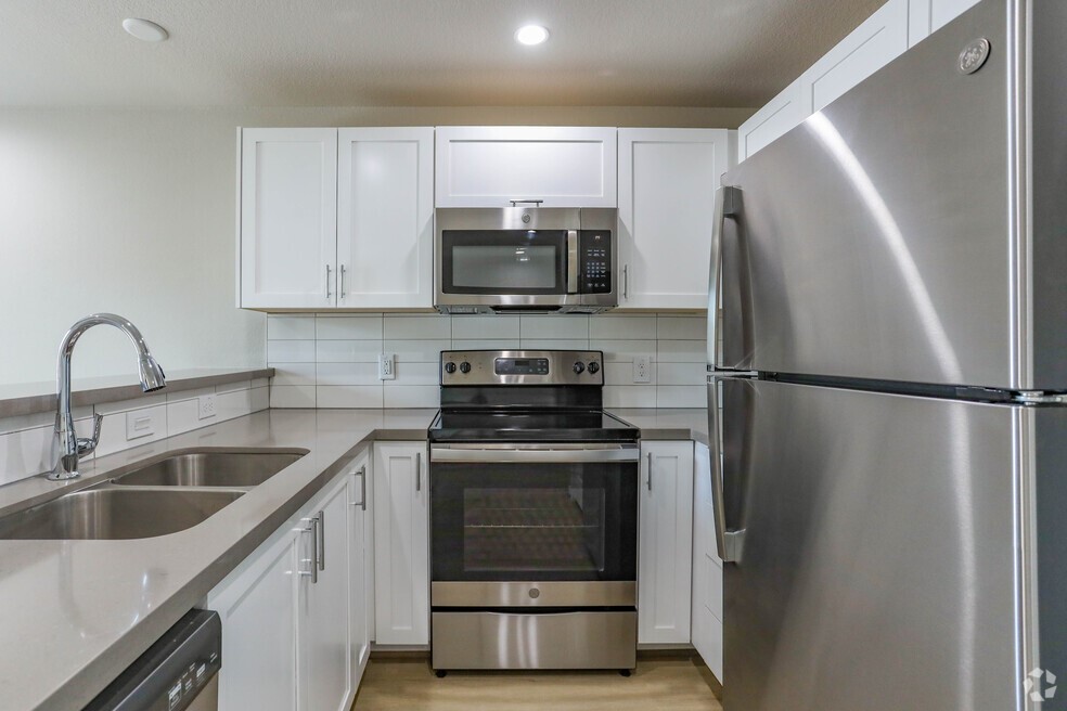 645 E 11th 1/2 street Street, #16, Houston, TX 77008