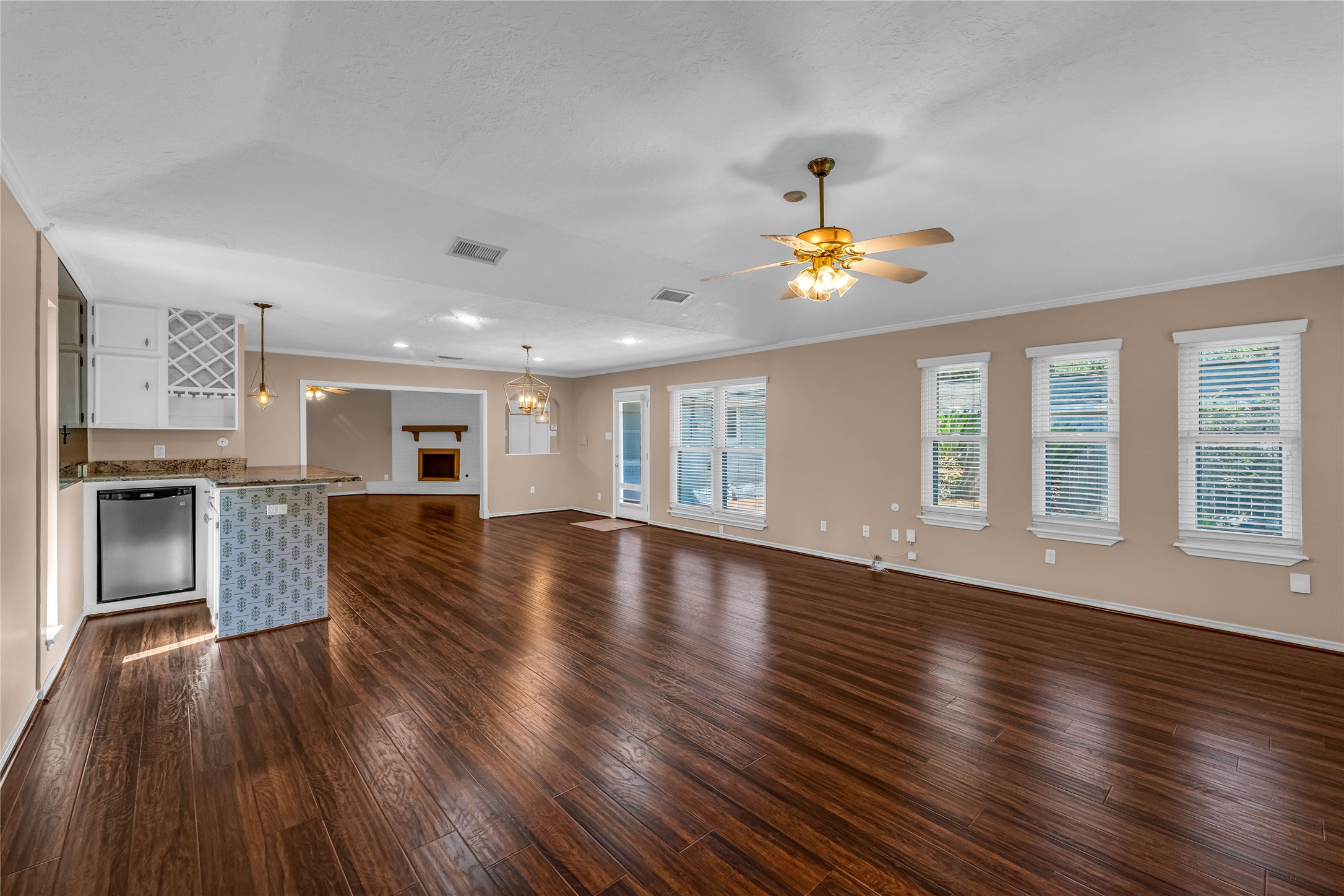 2015 West Street, Rosenberg, TX 77471