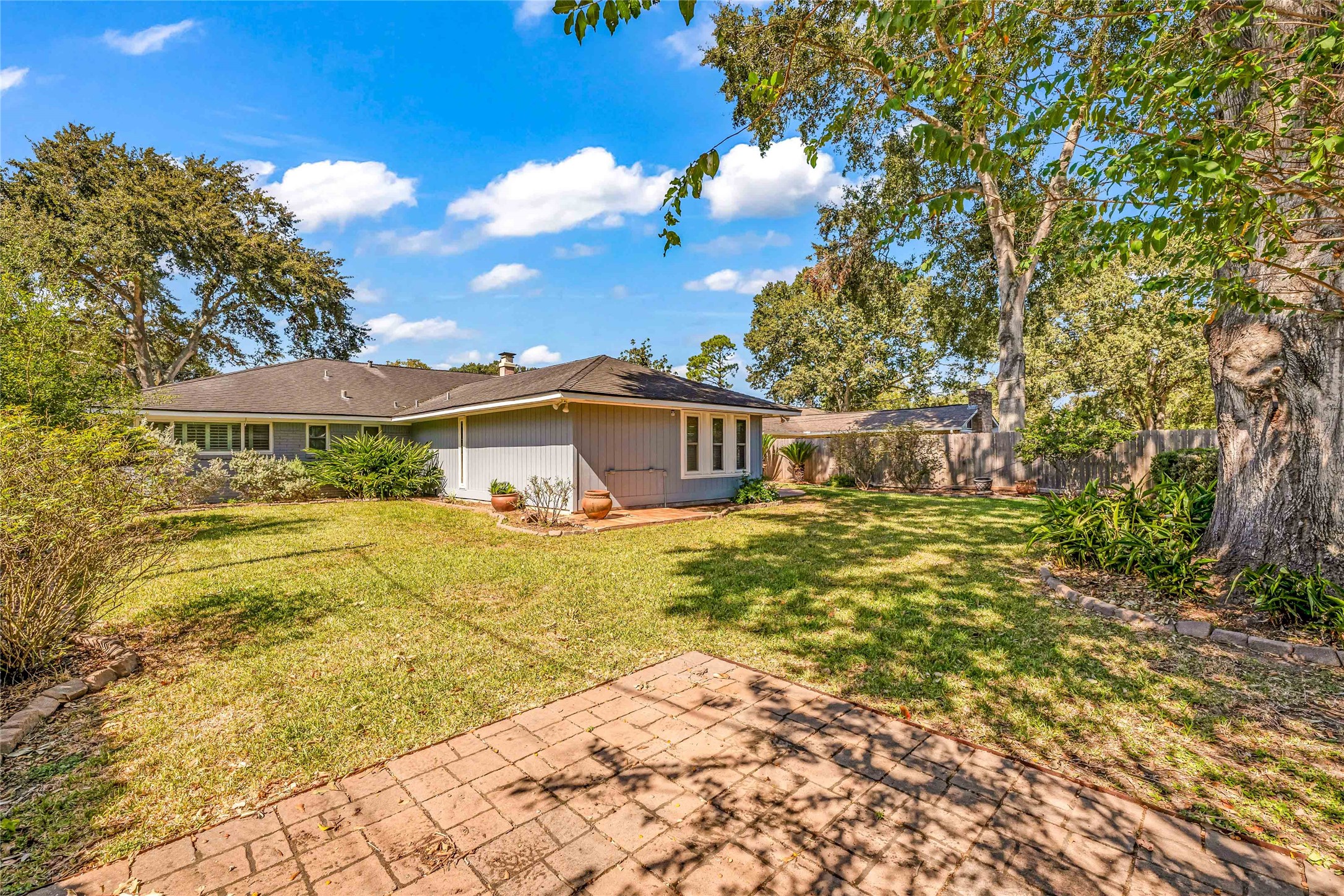 2015 West Street, Rosenberg, TX 77471