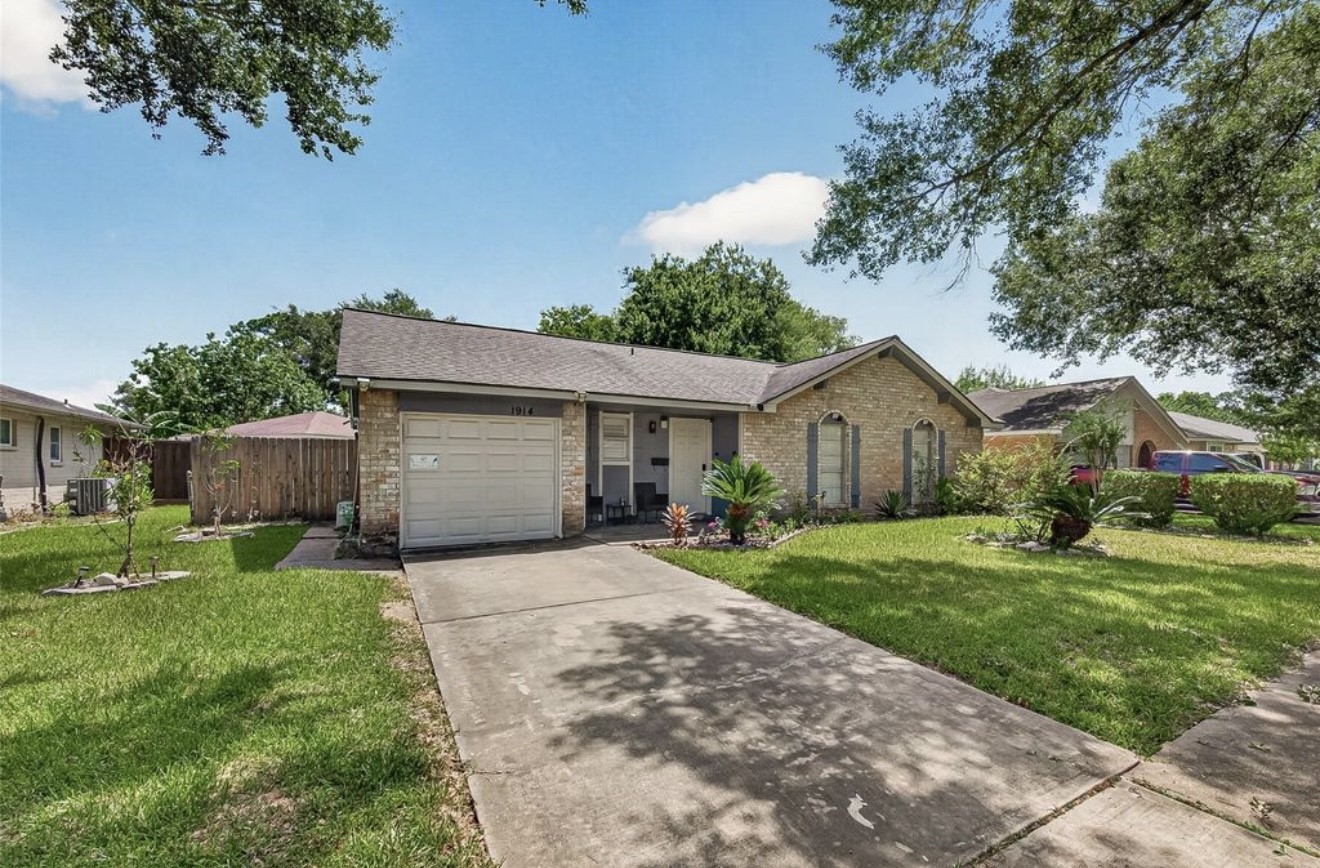 1914 Oaklawn Street, Sugar Land, TX 77498