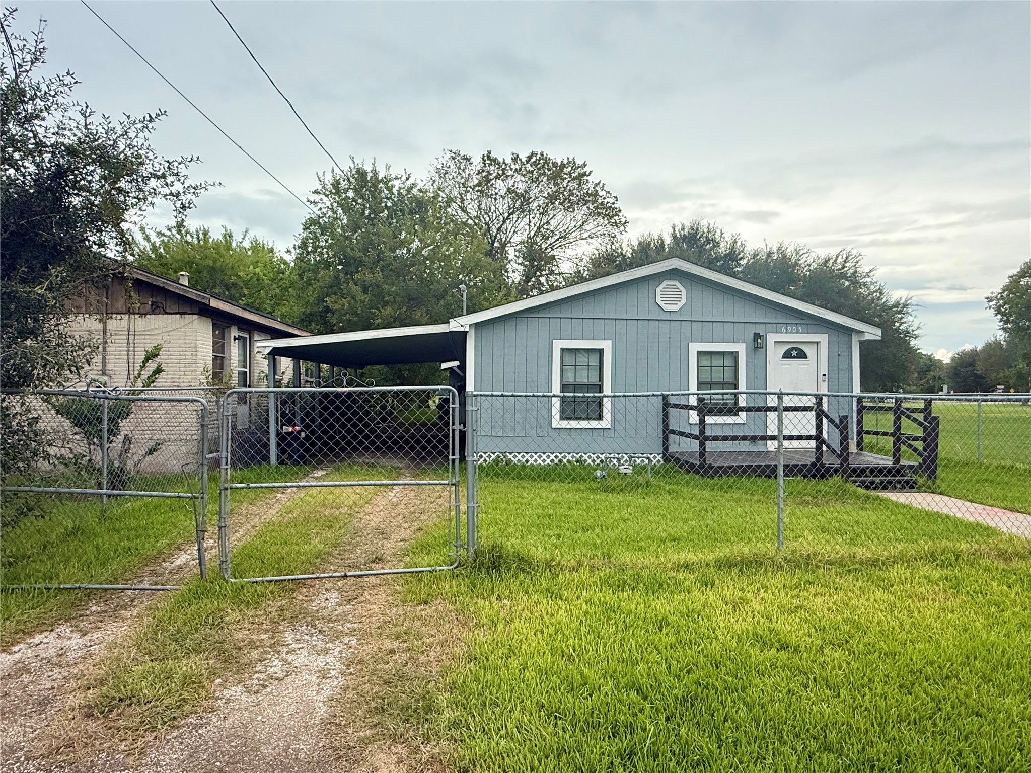Fully fenced property