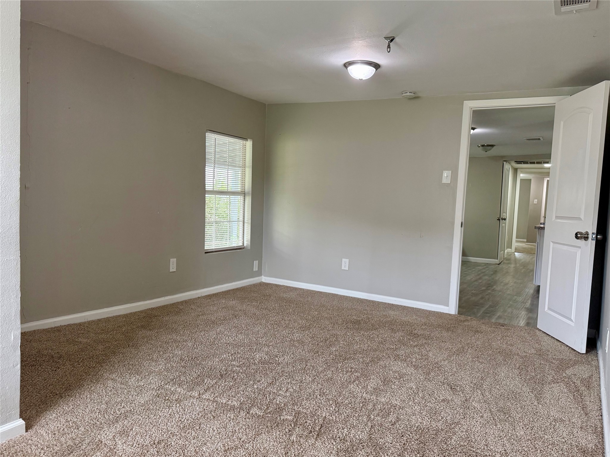6905 Speaker Street, Hitchcock, TX 77563
