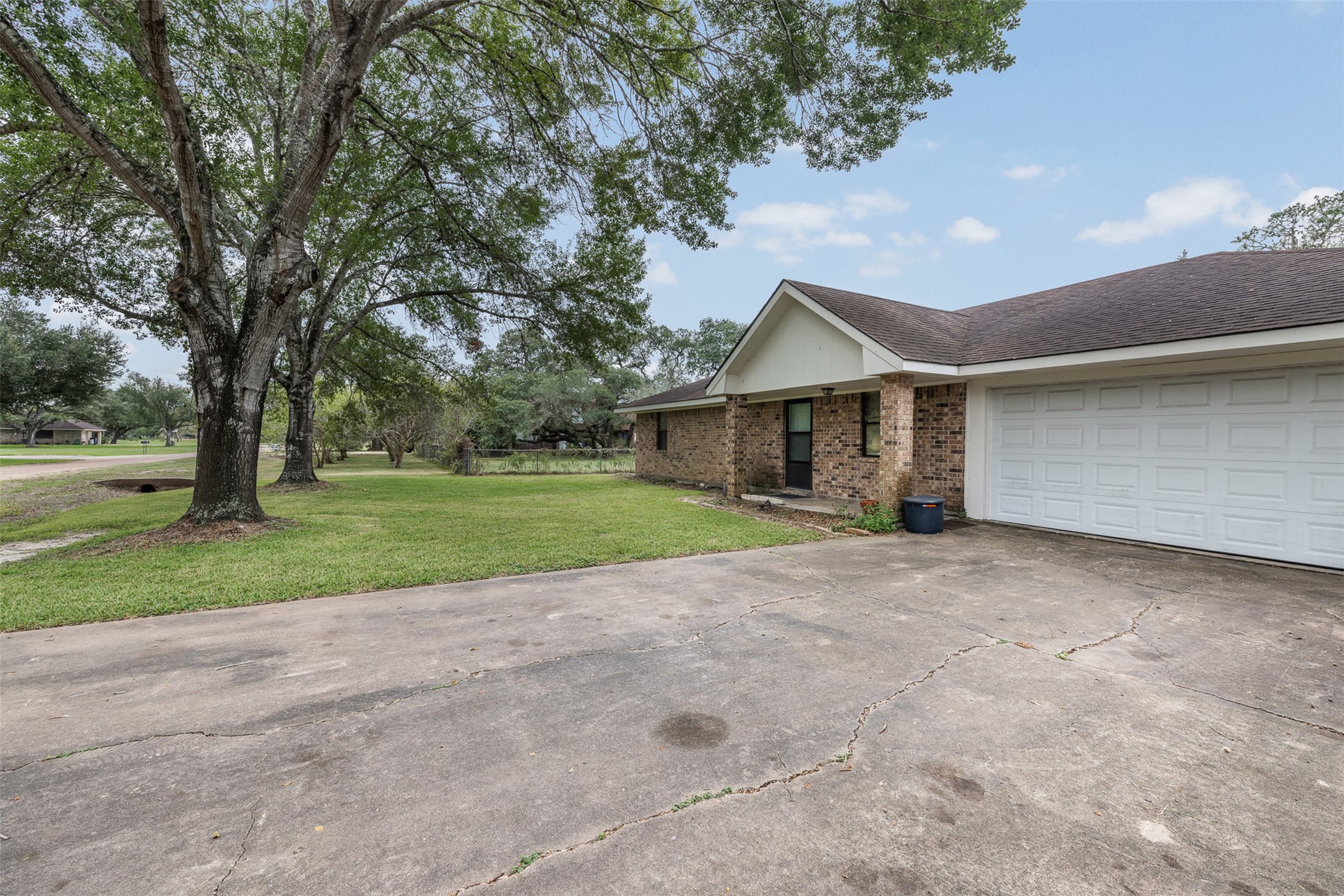 1081 Shirley Oaks Street, Columbus, TX 78934