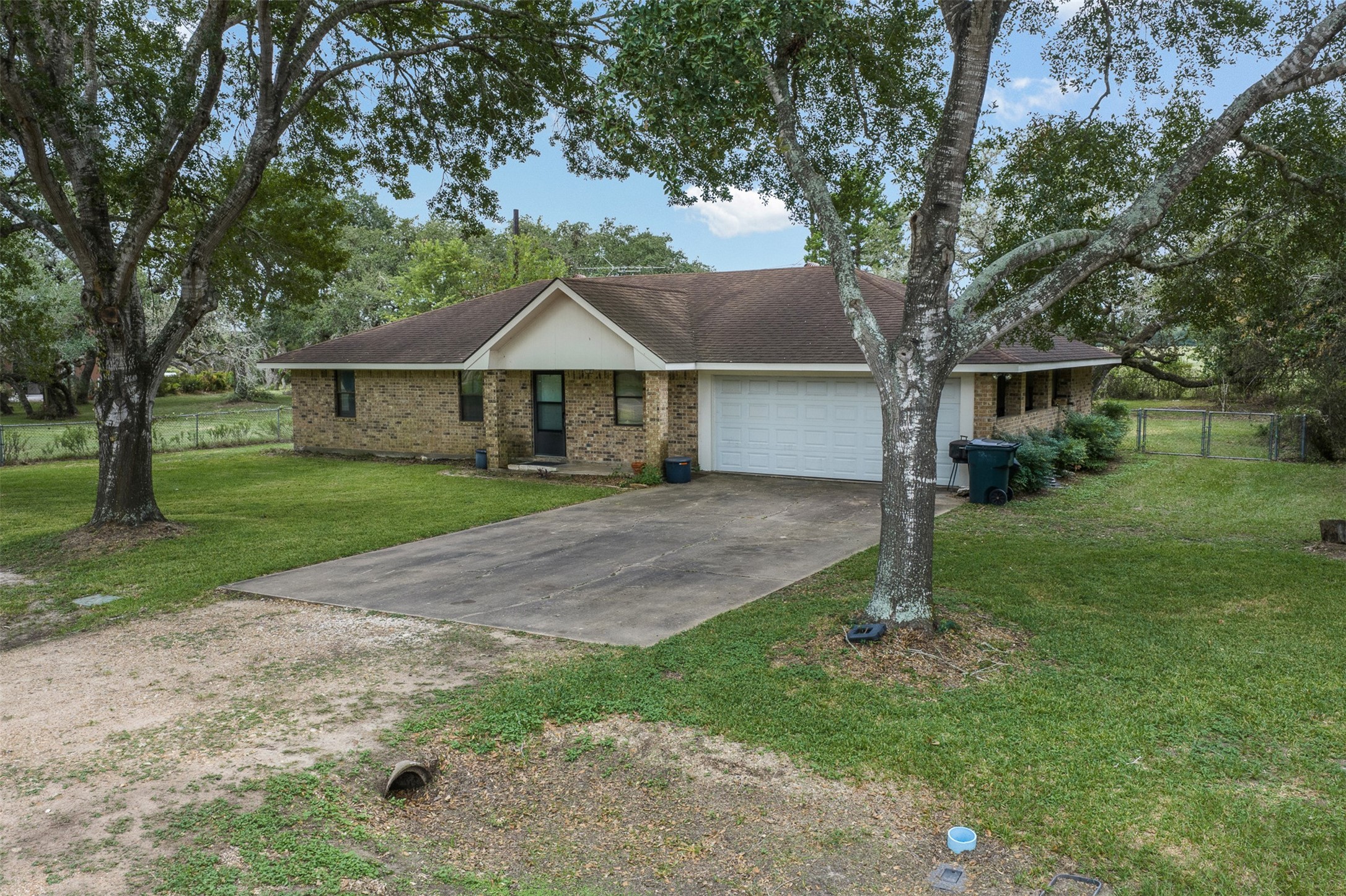 1081 Shirley Oaks Street, Columbus, TX 78934