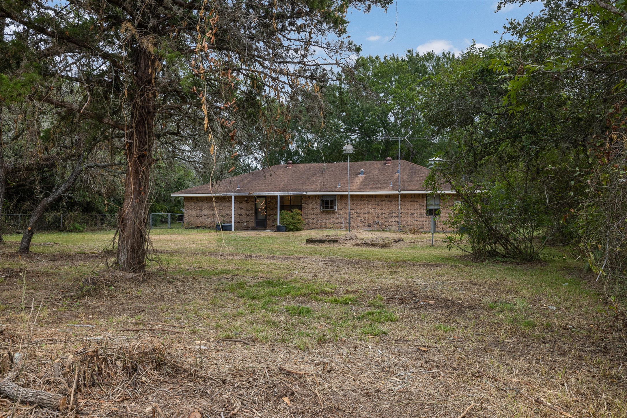 1081 Shirley Oaks Street, Columbus, TX 78934