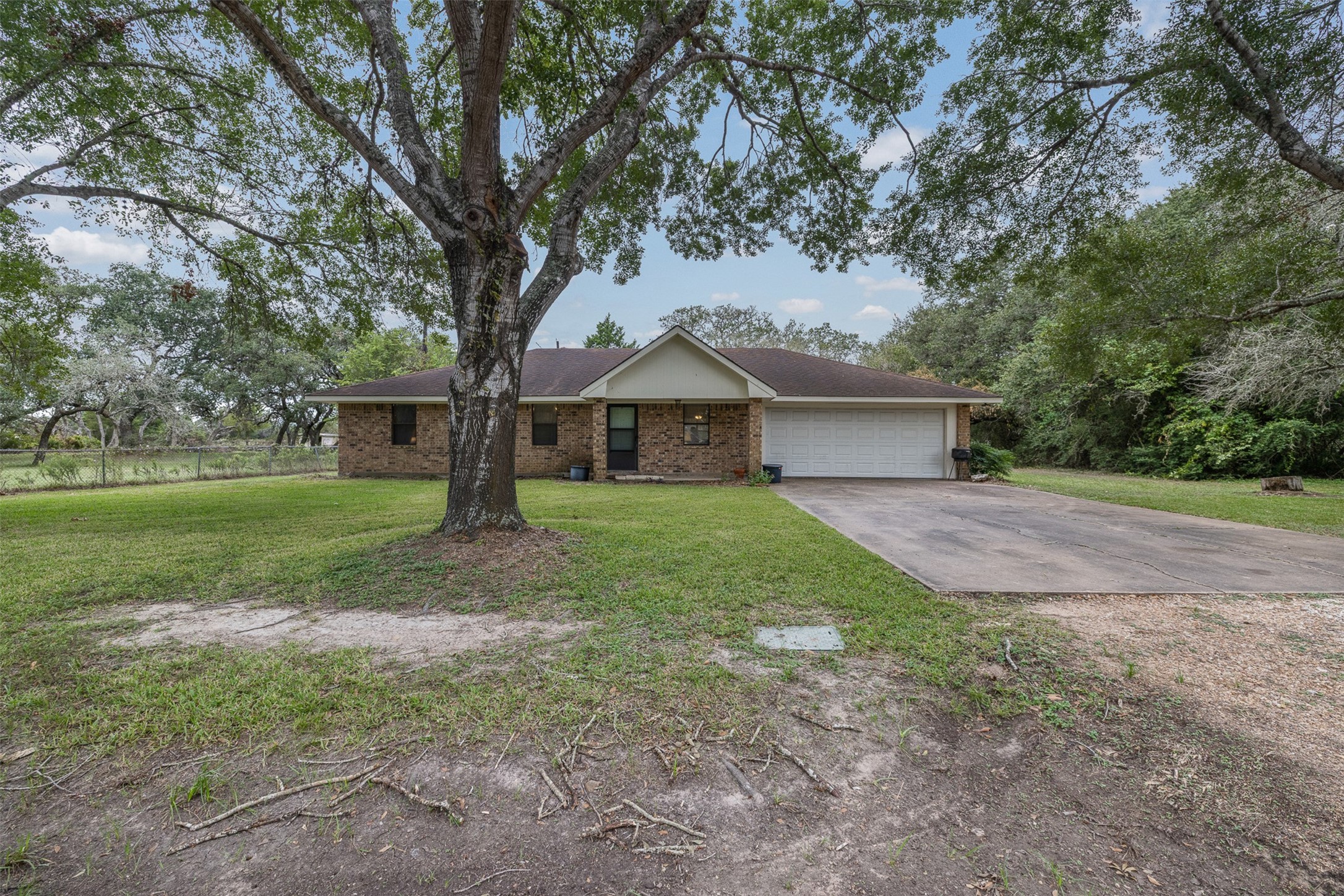 1081 Shirley Oaks Street, Columbus, TX 78934