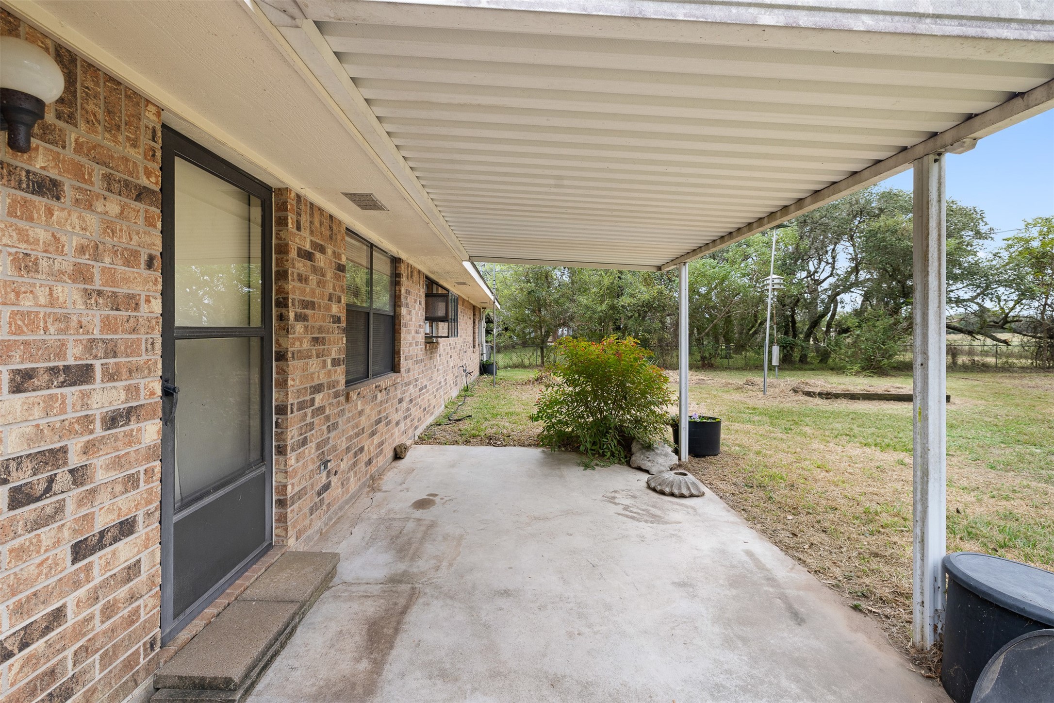 1081 Shirley Oaks Street, Columbus, TX 78934