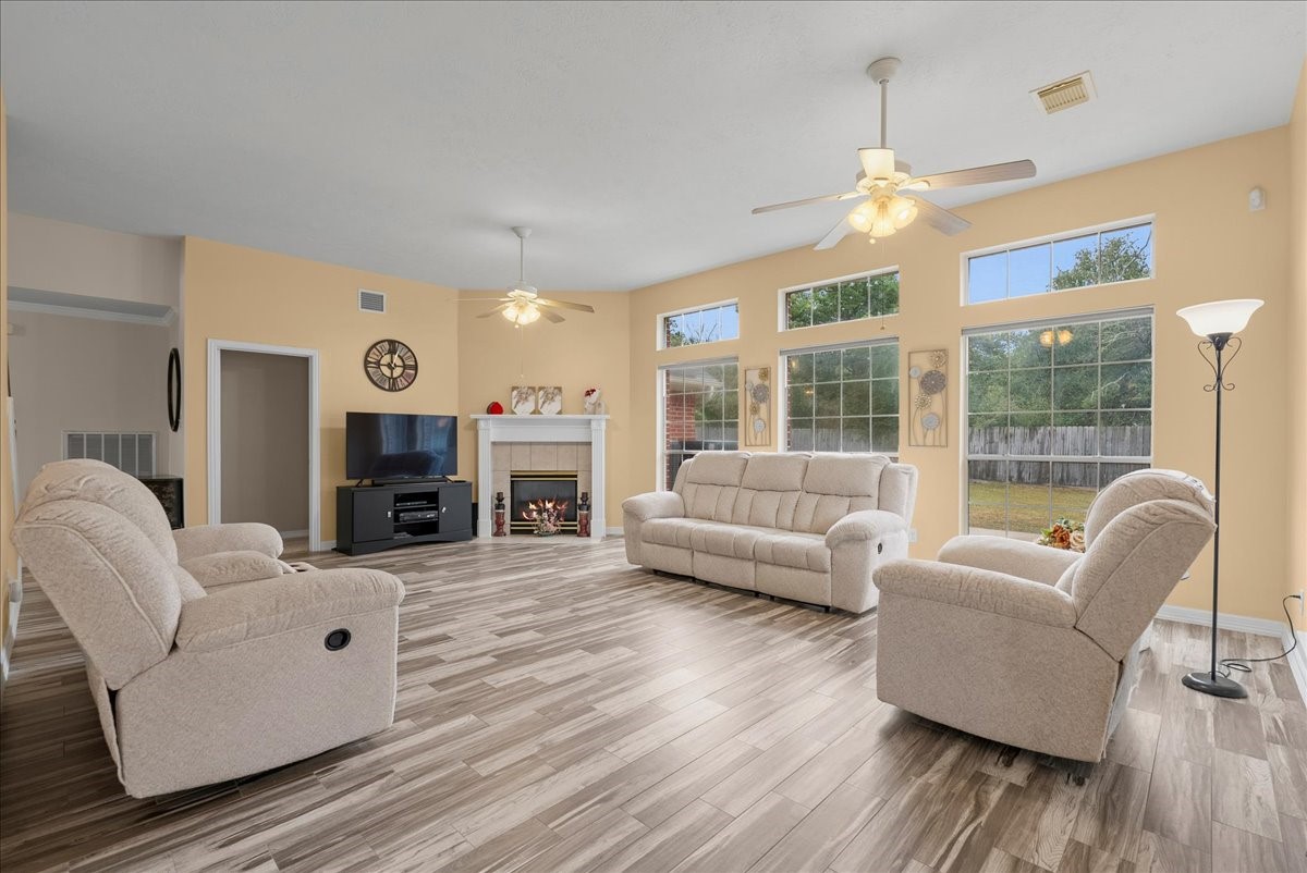 2112 Indian Blanket Drive, League City, TX 77573