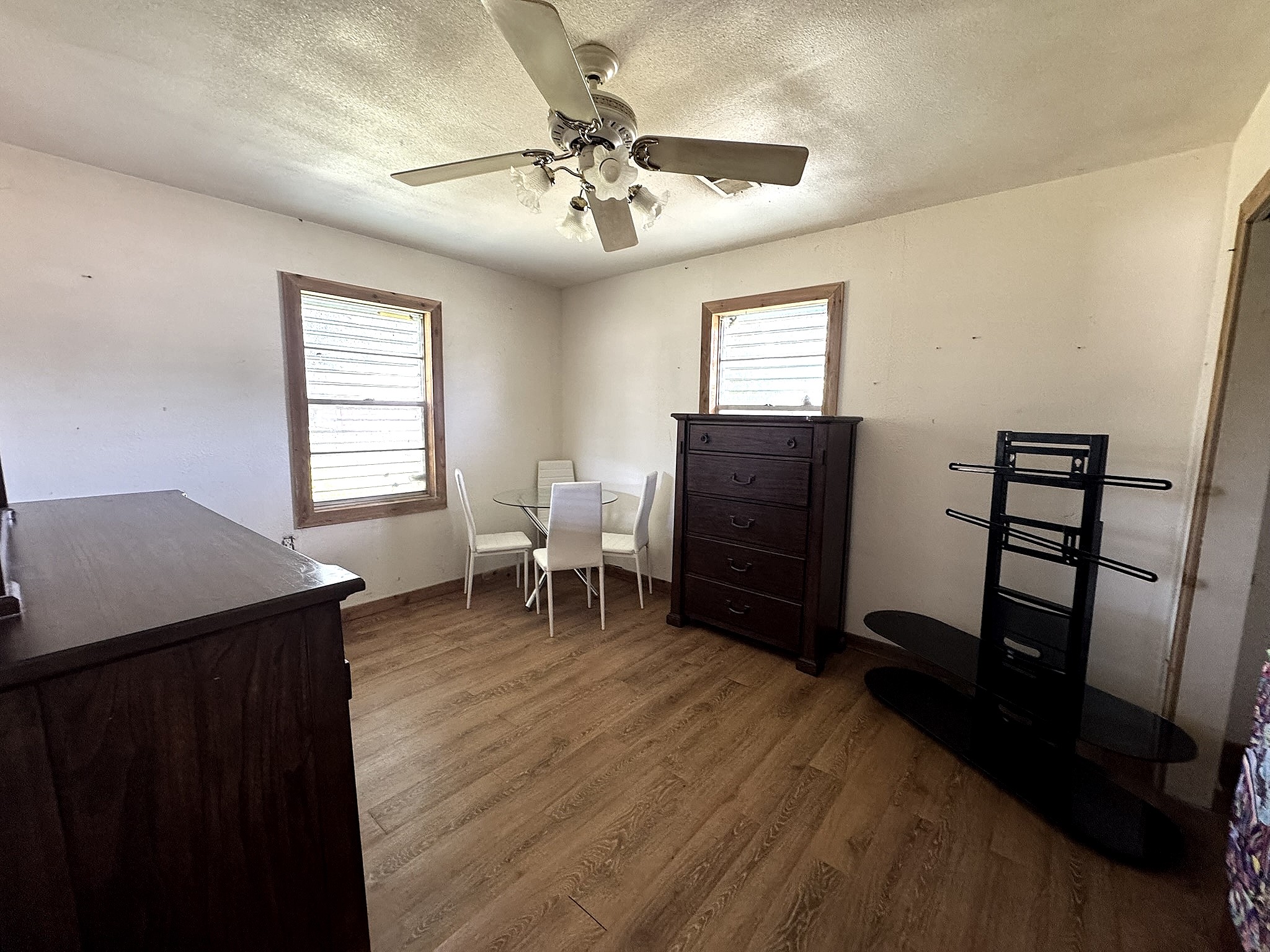 Secondary bedroom that could function as a home office