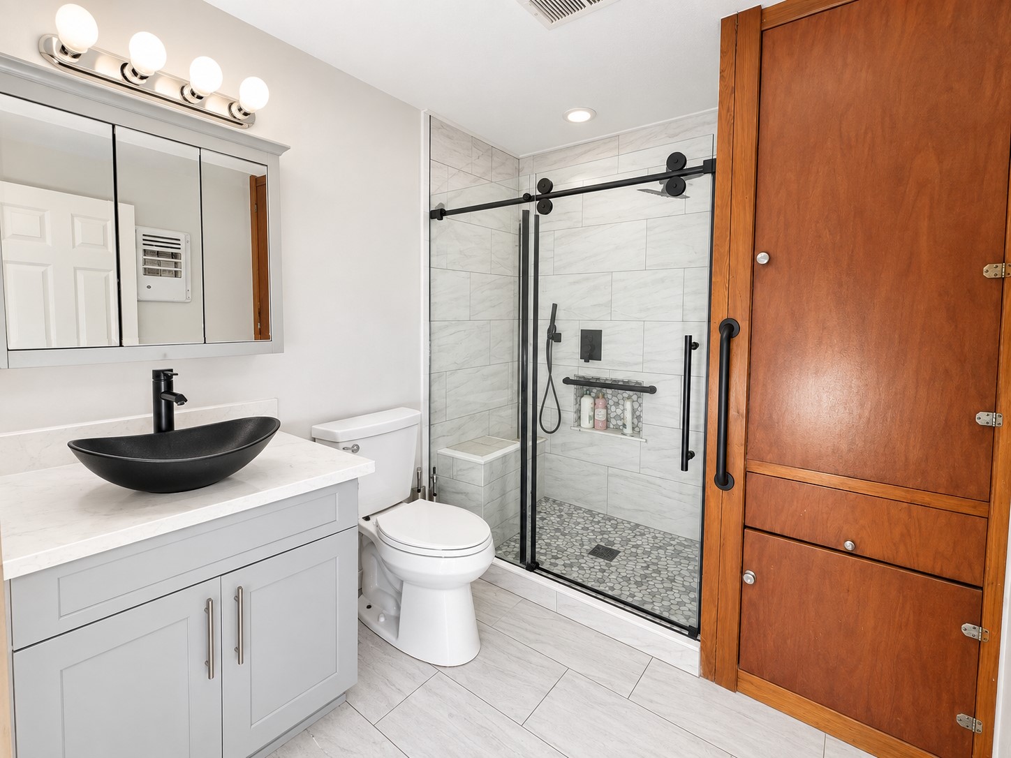 Beautifully updated bathroom!