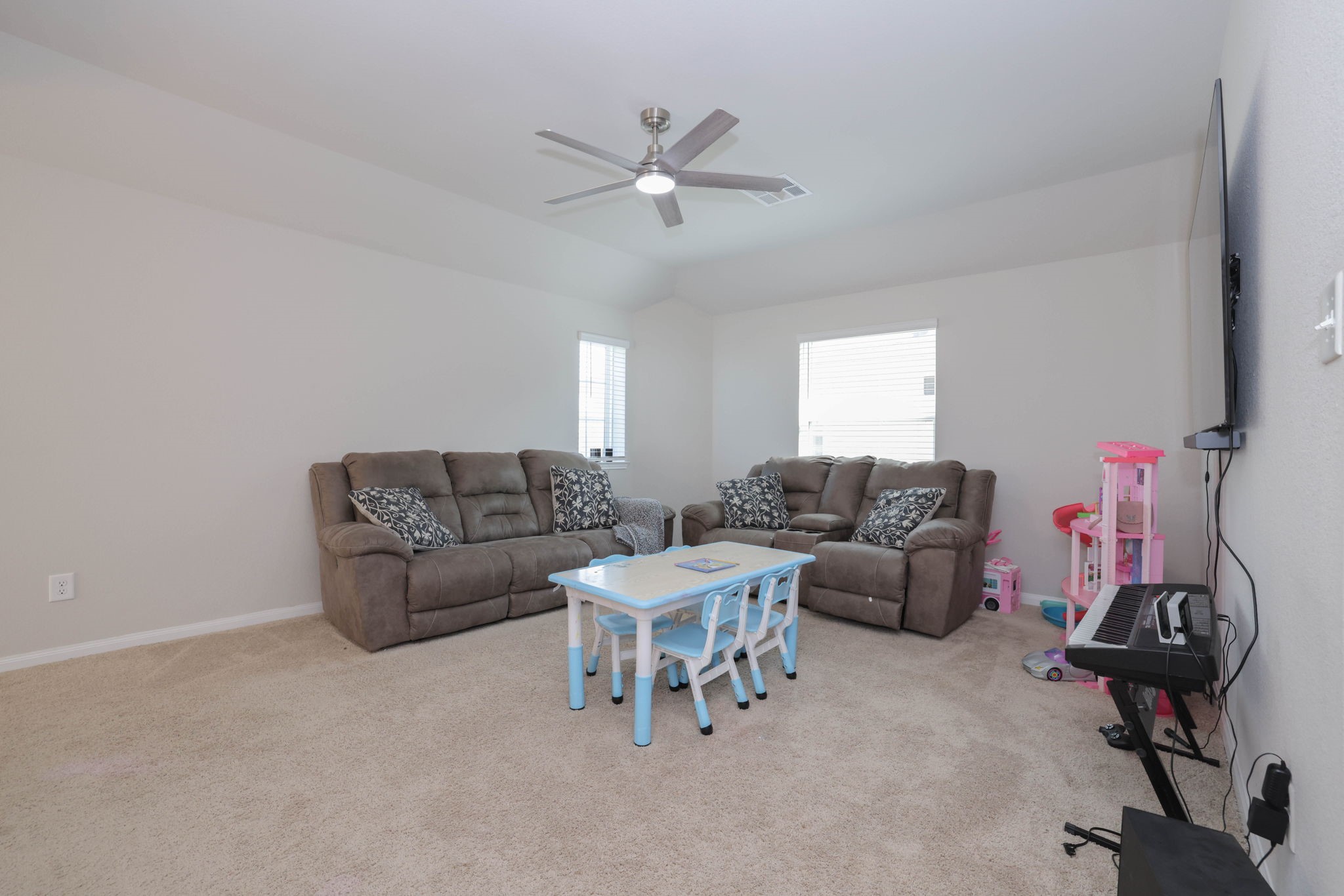 Very large gameroom on 2nd floor