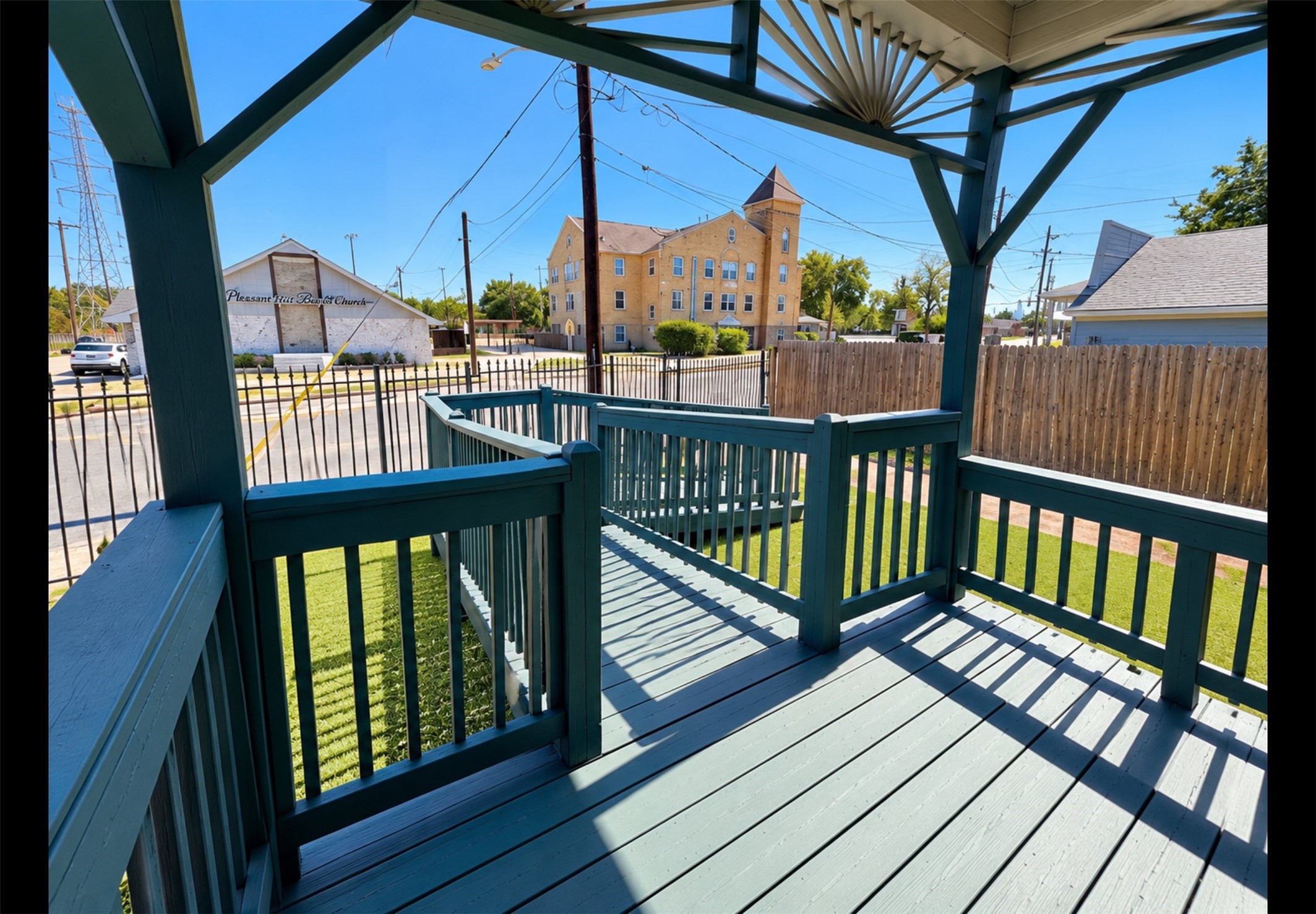 Nice front porch to relax and people watch..