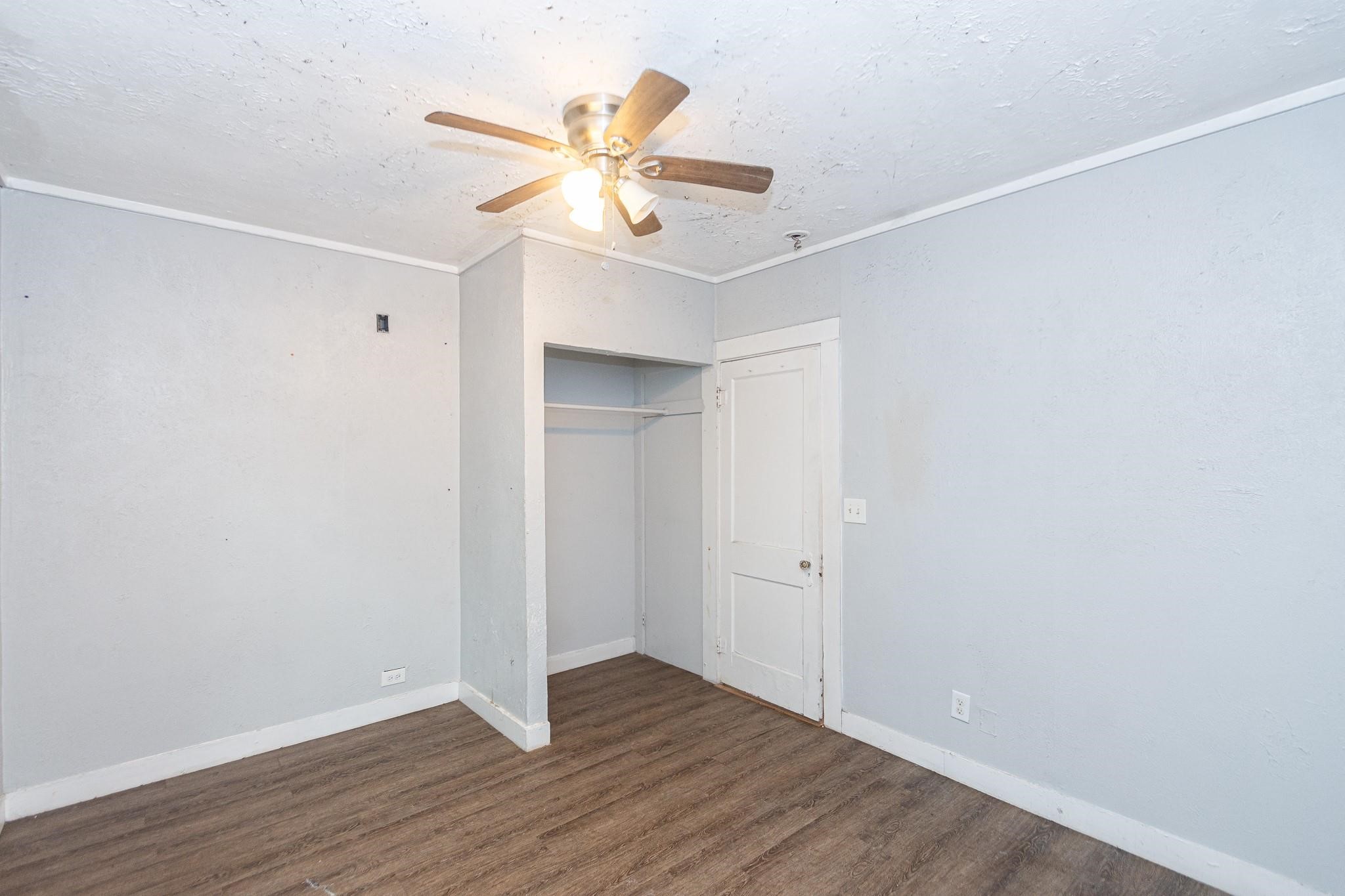 713 W Willis Street, Alvin, TX 77511