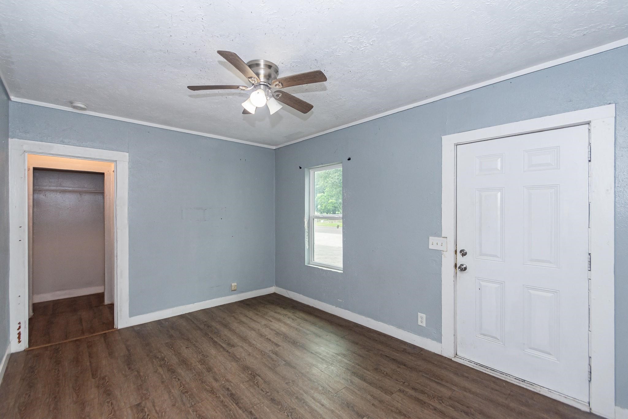 713 W Willis Street, Alvin, TX 77511