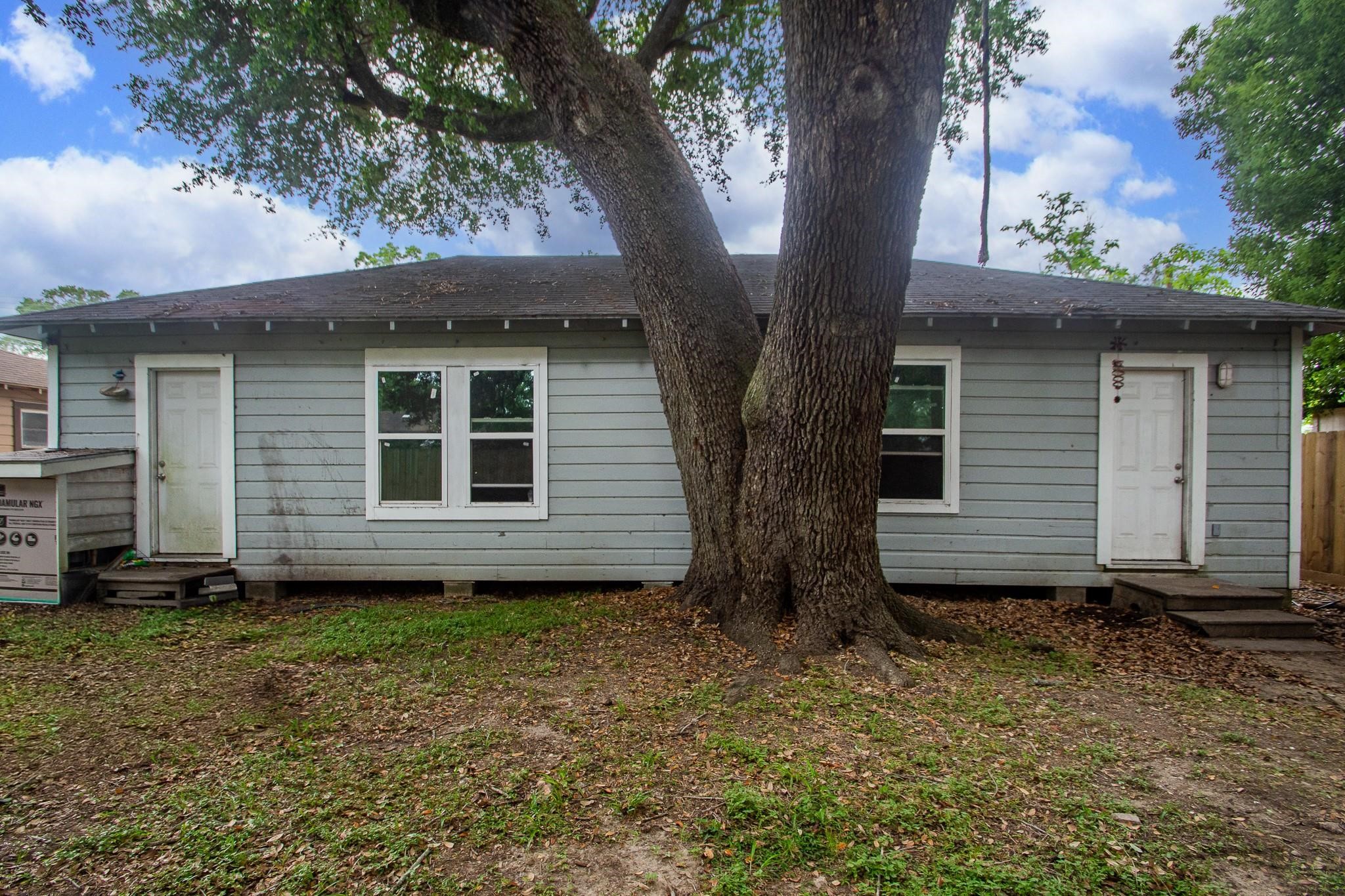 713 W Willis Street, Alvin, TX 77511