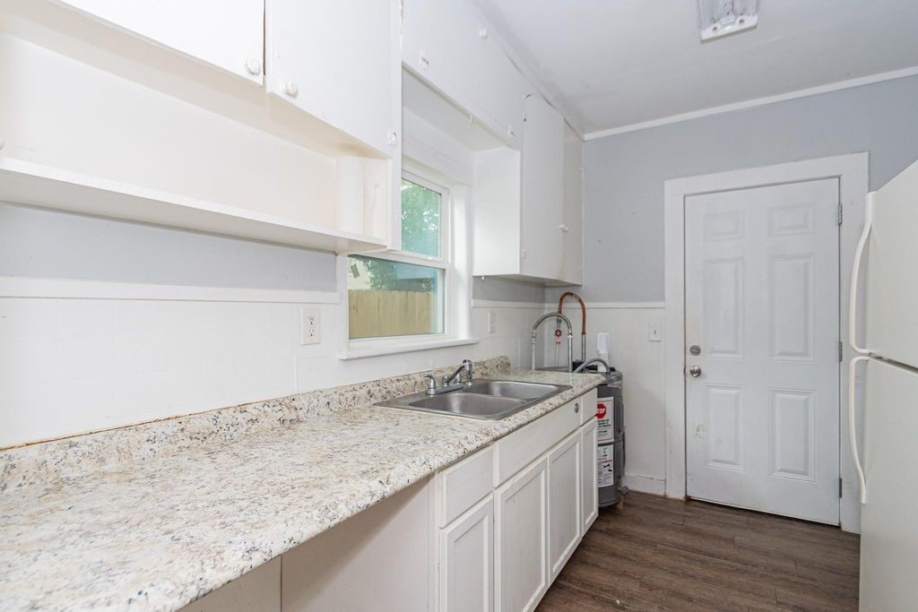 713 W Willis Street, Alvin, TX 77511