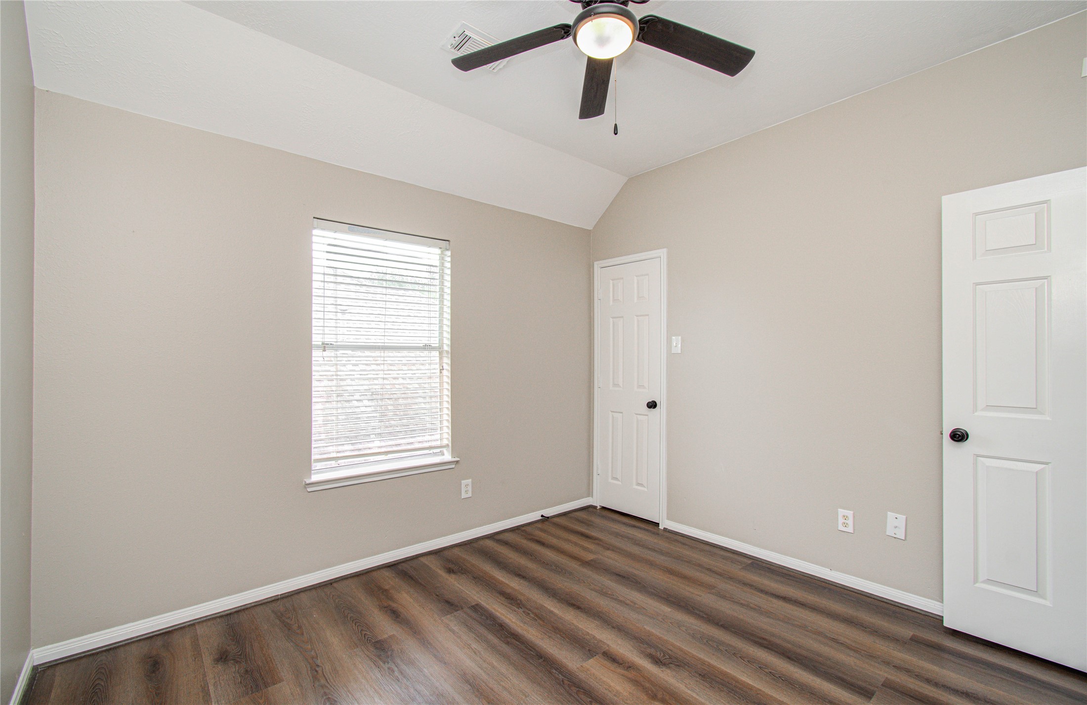 6801 Paigetree Lane, Pearland, TX 77584