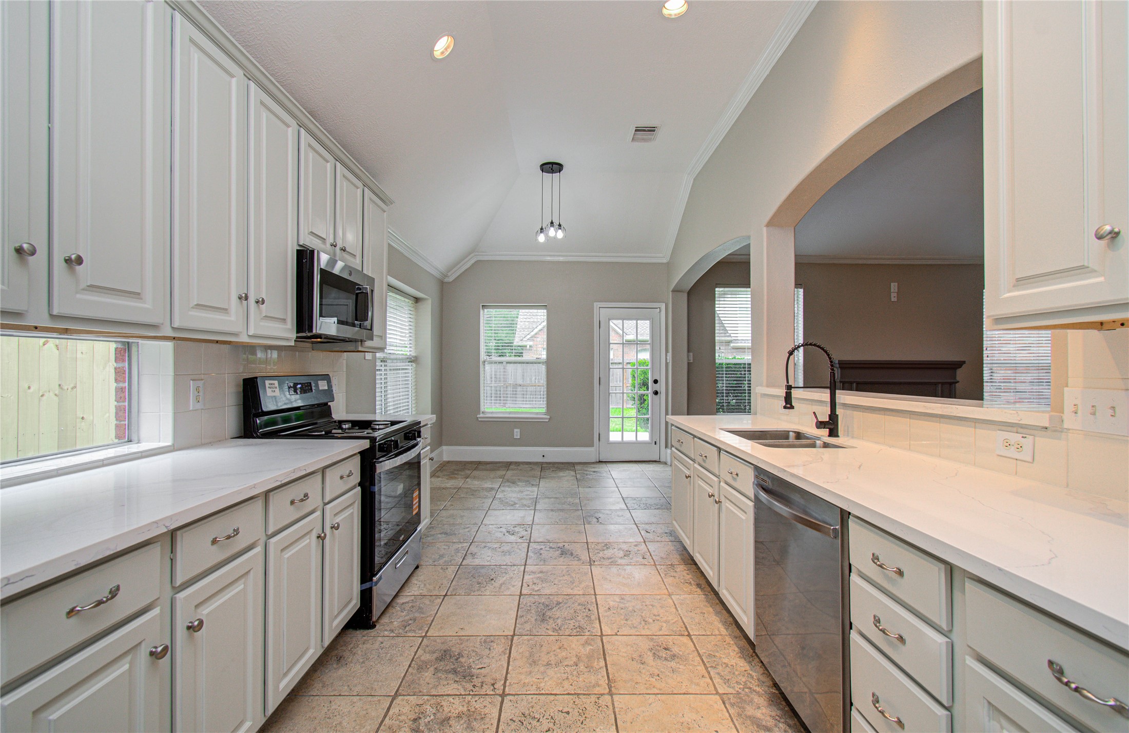 6801 Paigetree Lane, Pearland, TX 77584