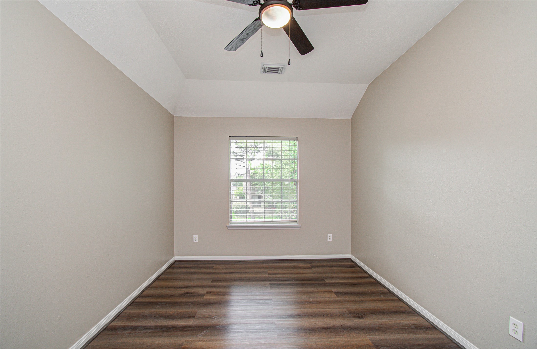 6801 Paigetree Lane, Pearland, TX 77584