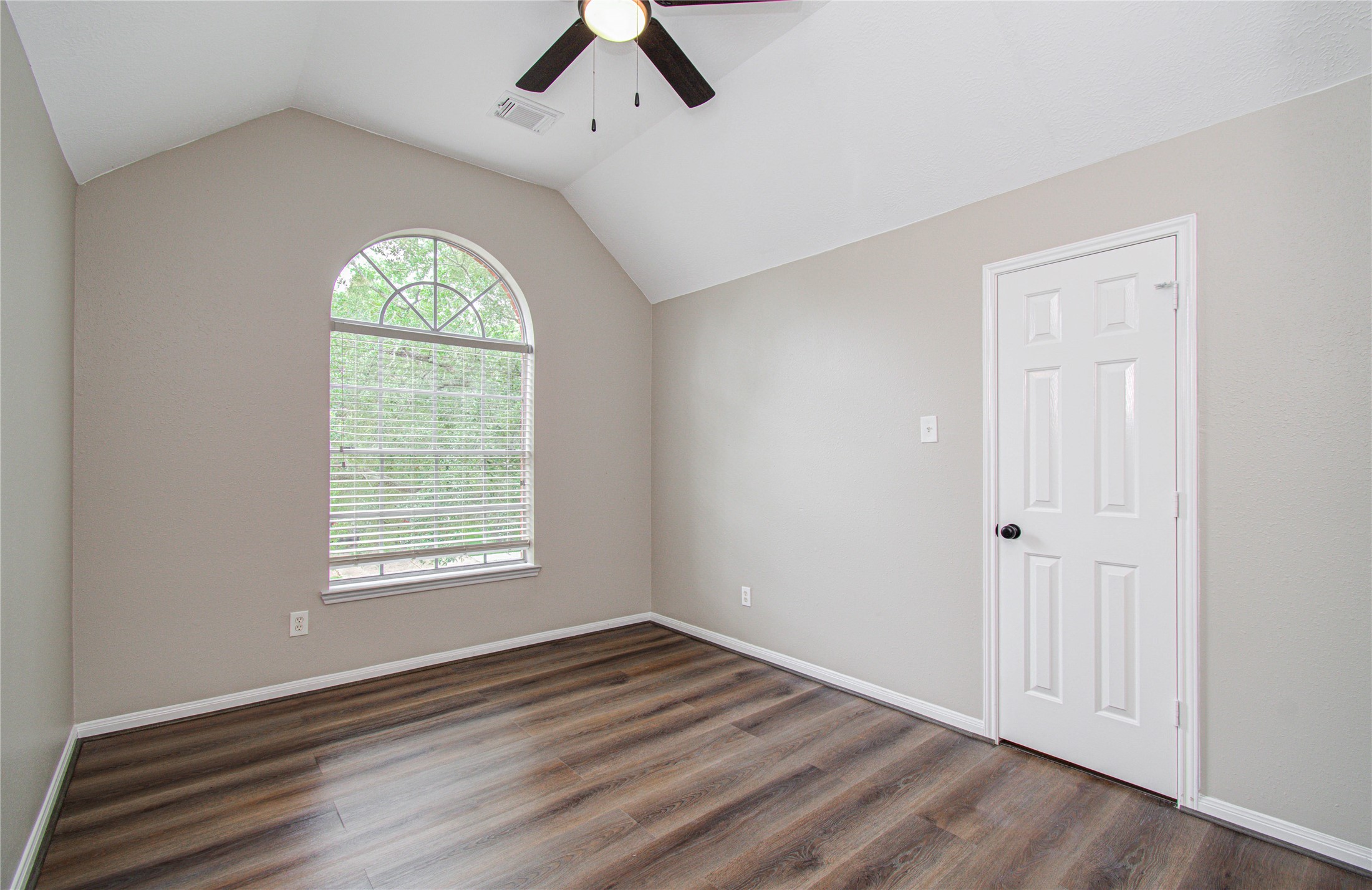 6801 Paigetree Lane, Pearland, TX 77584