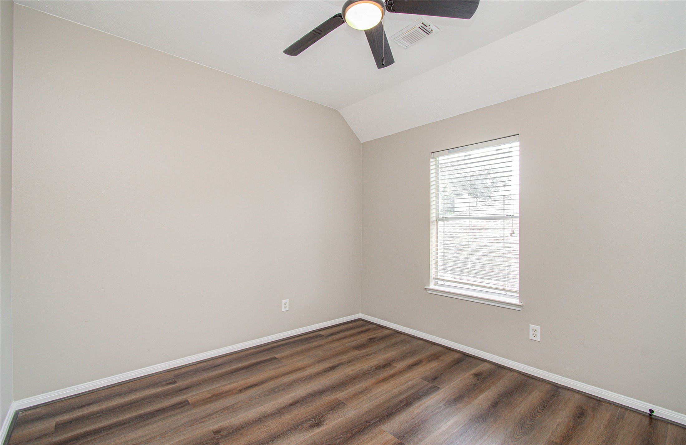 6801 Paigetree Lane, Pearland, TX 77584