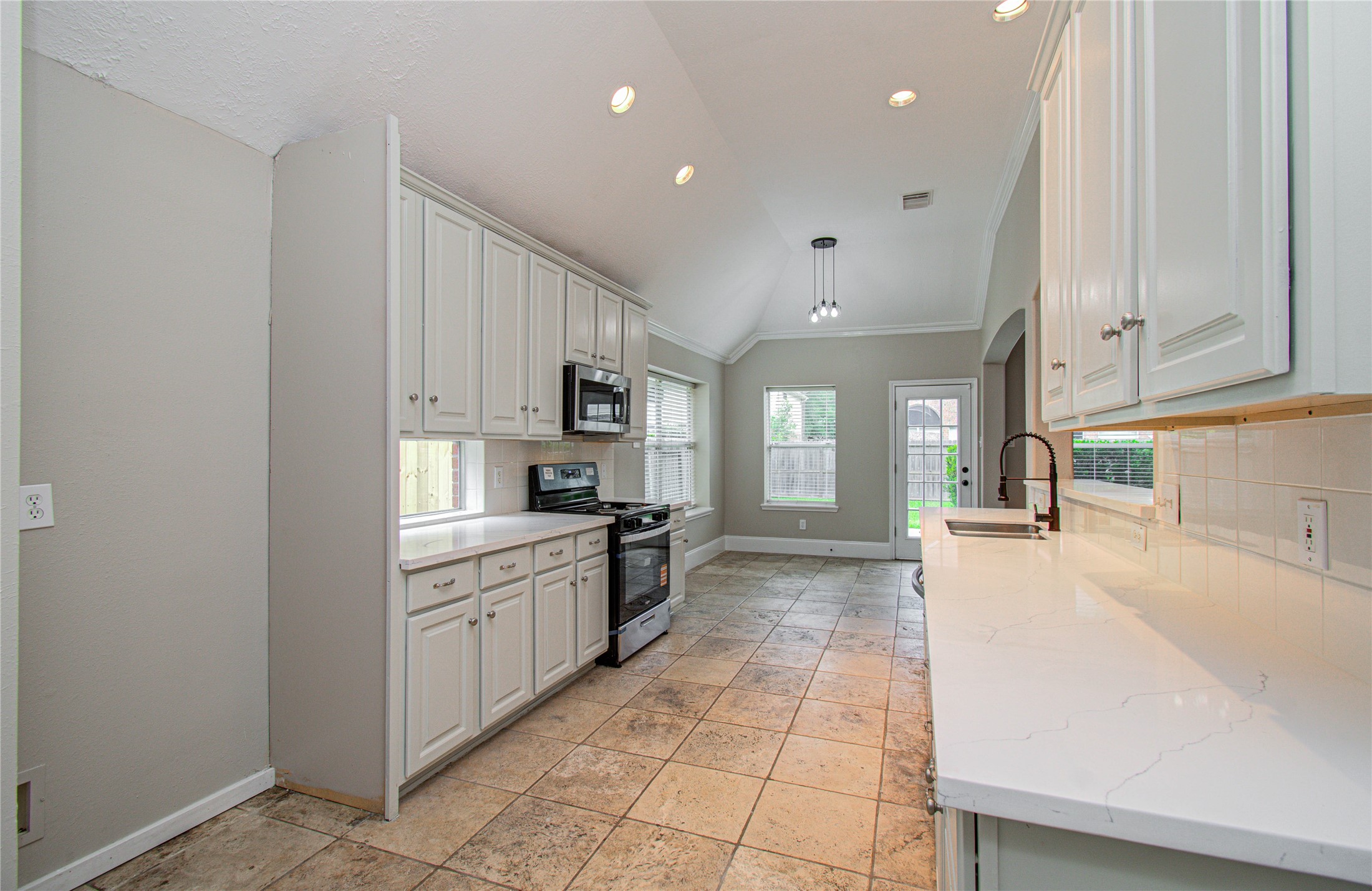 6801 Paigetree Lane, Pearland, TX 77584