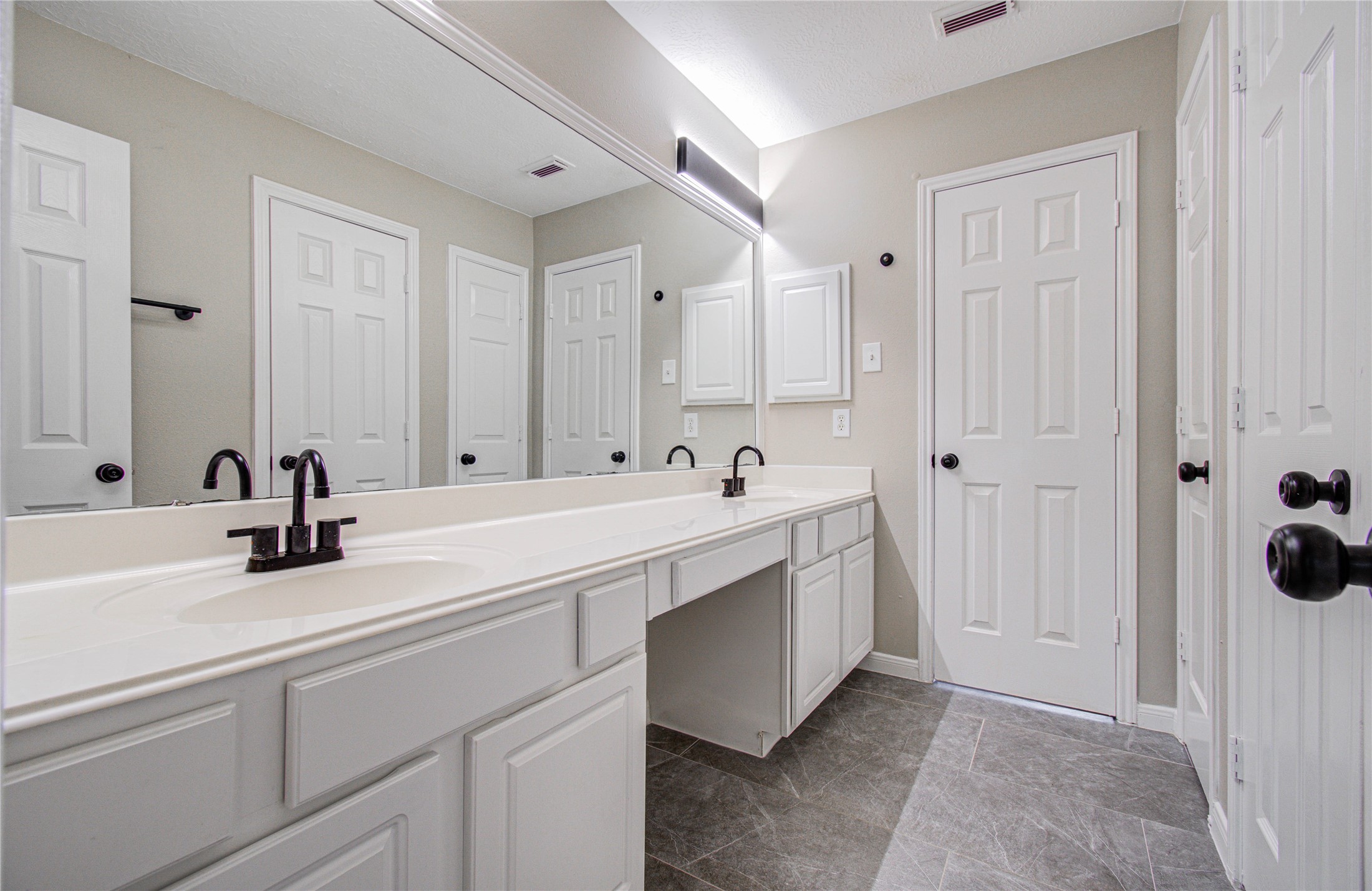 6801 Paigetree Lane, Pearland, TX 77584