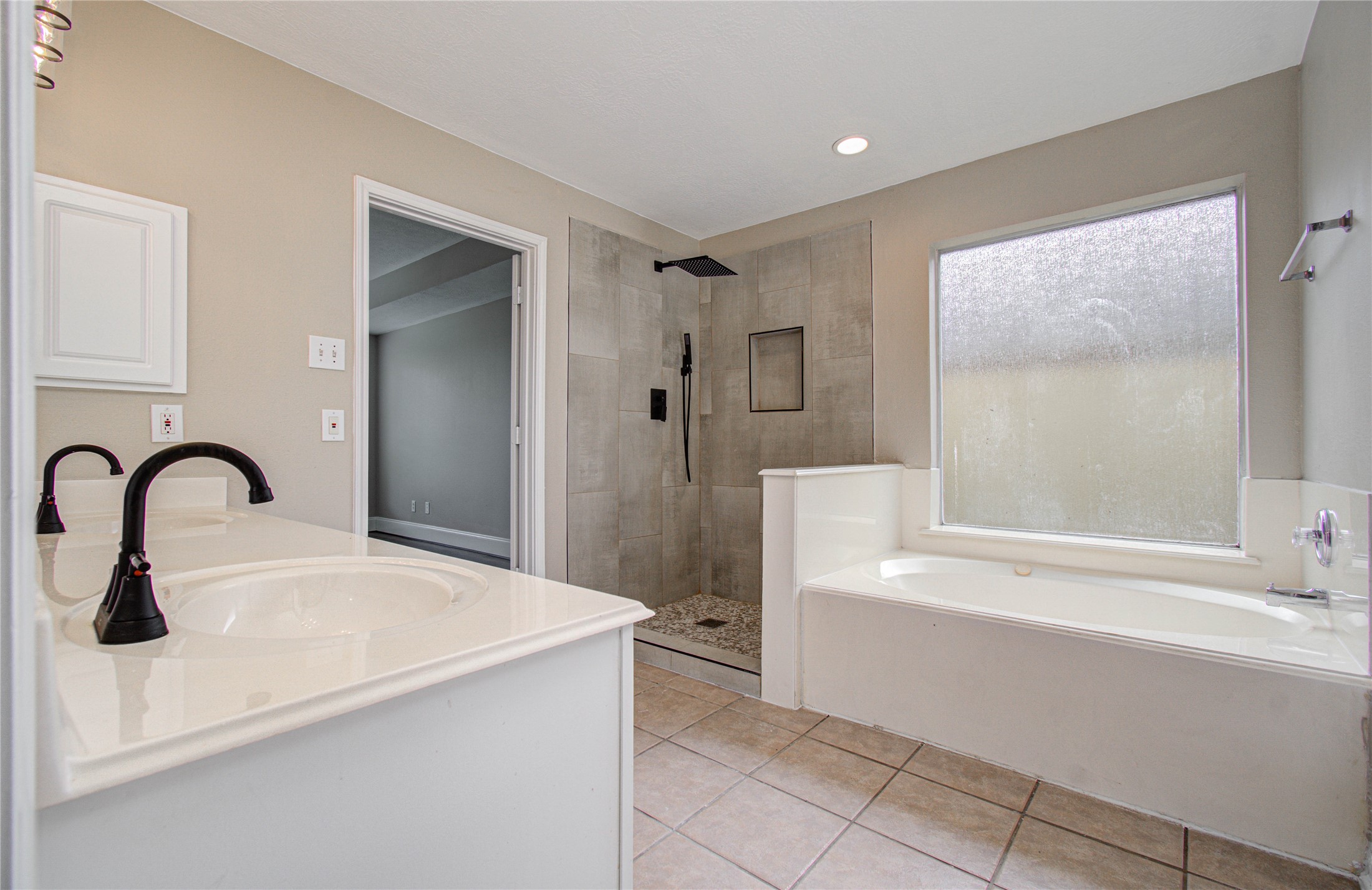 6801 Paigetree Lane, Pearland, TX 77584