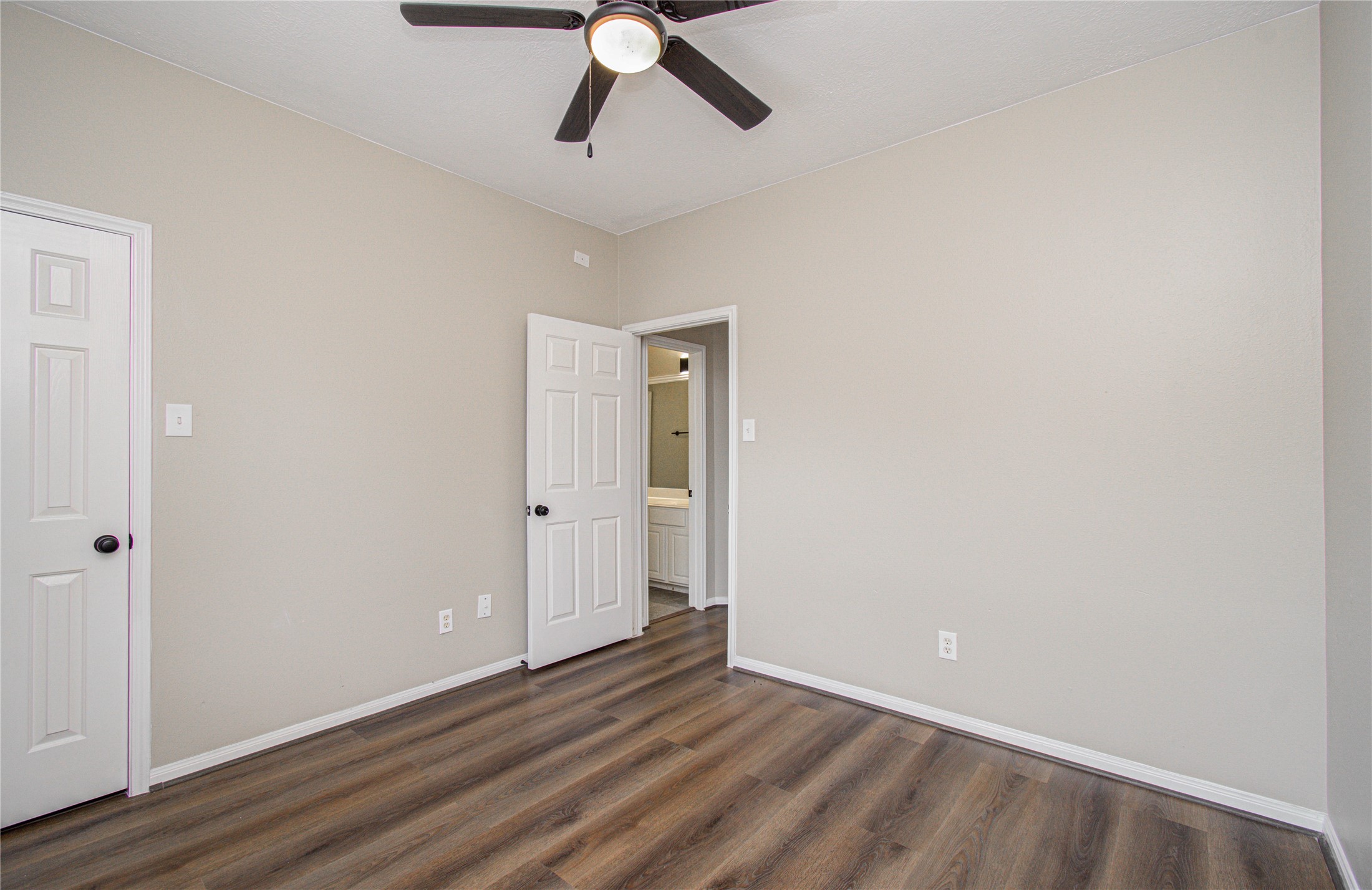 6801 Paigetree Lane, Pearland, TX 77584
