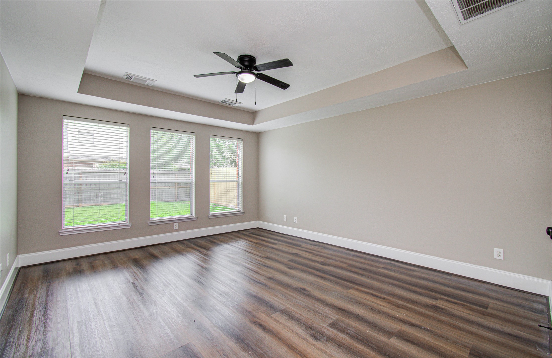 6801 Paigetree Lane, Pearland, TX 77584