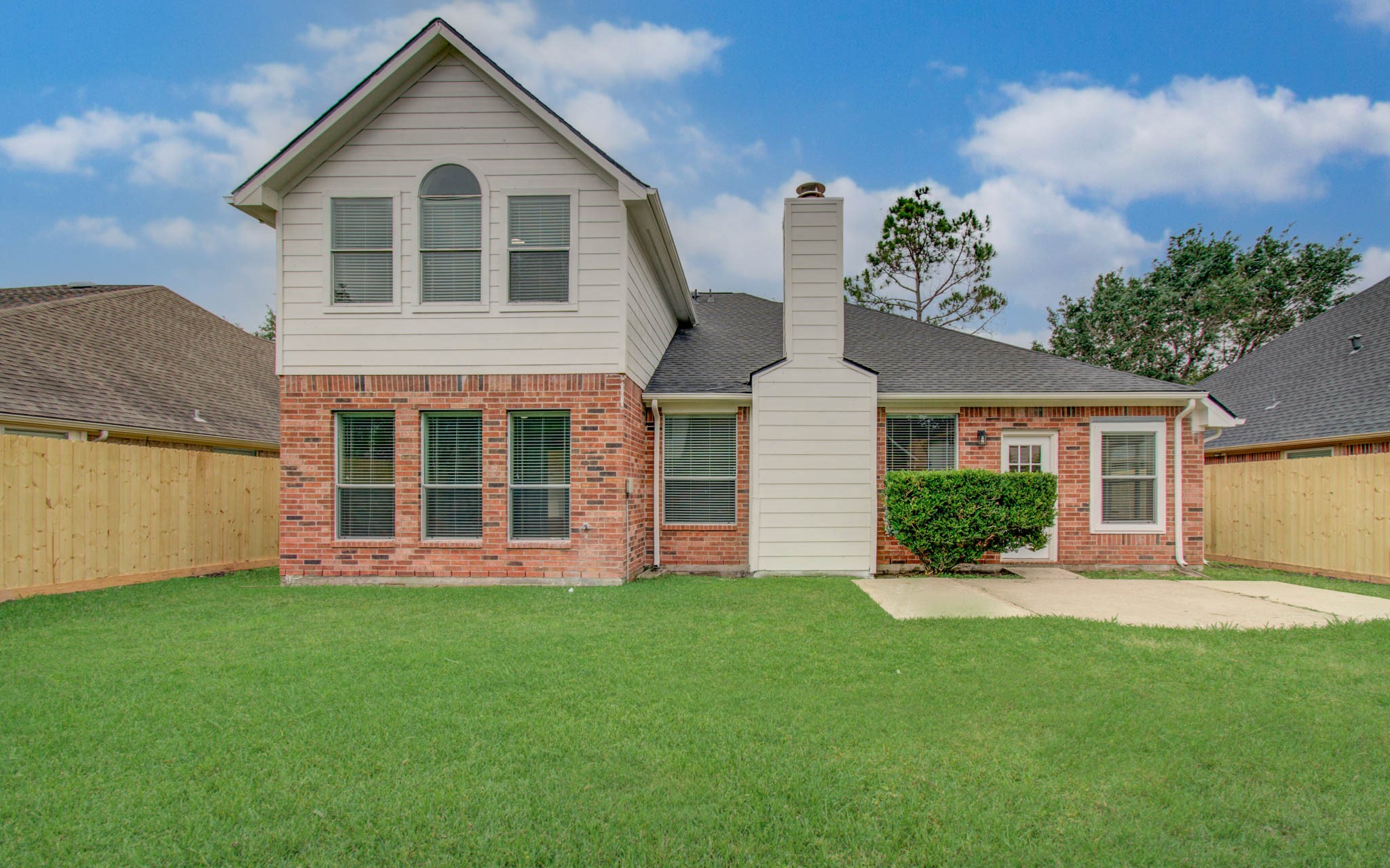 6801 Paigetree Lane, Pearland, TX 77584