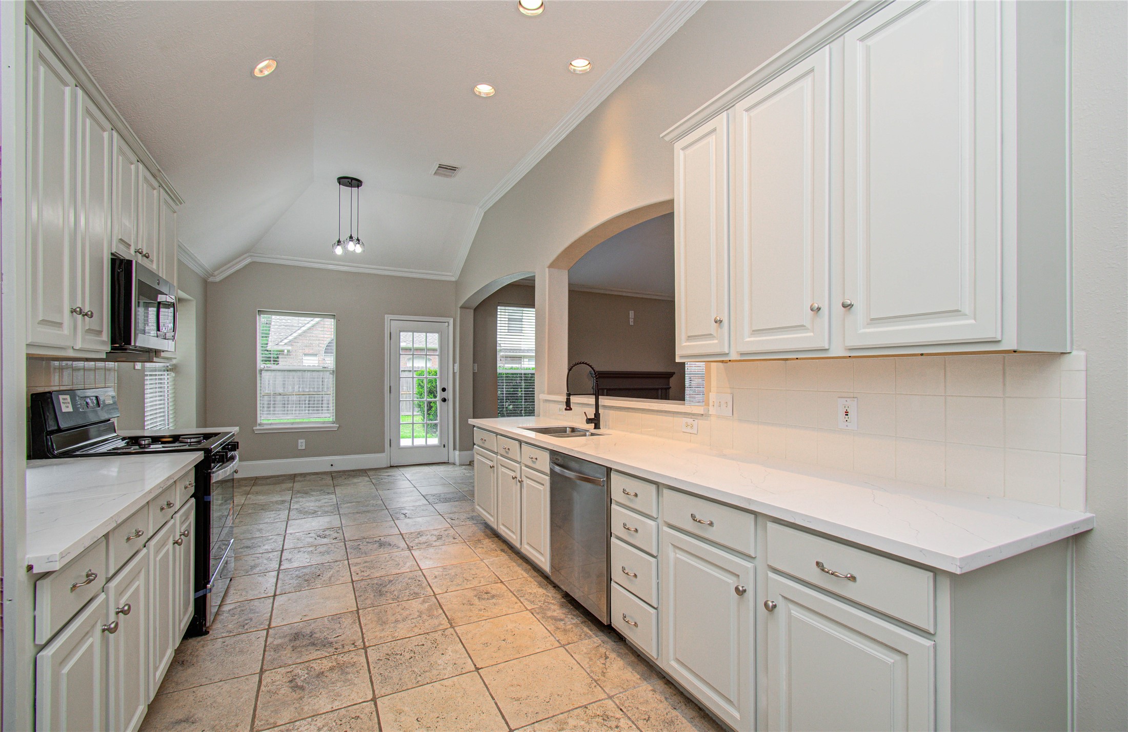 6801 Paigetree Lane, Pearland, TX 77584