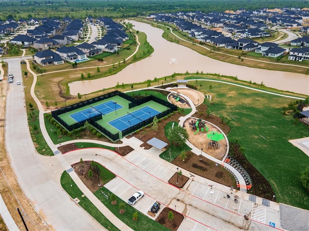 Out of the multiple community Amenity Center's of Cross Creek Ranch this amenity center - THE LANDING is equipped with fitness center, tennis courts and swimming pool and a splash pad. The center is walking distance from the house.