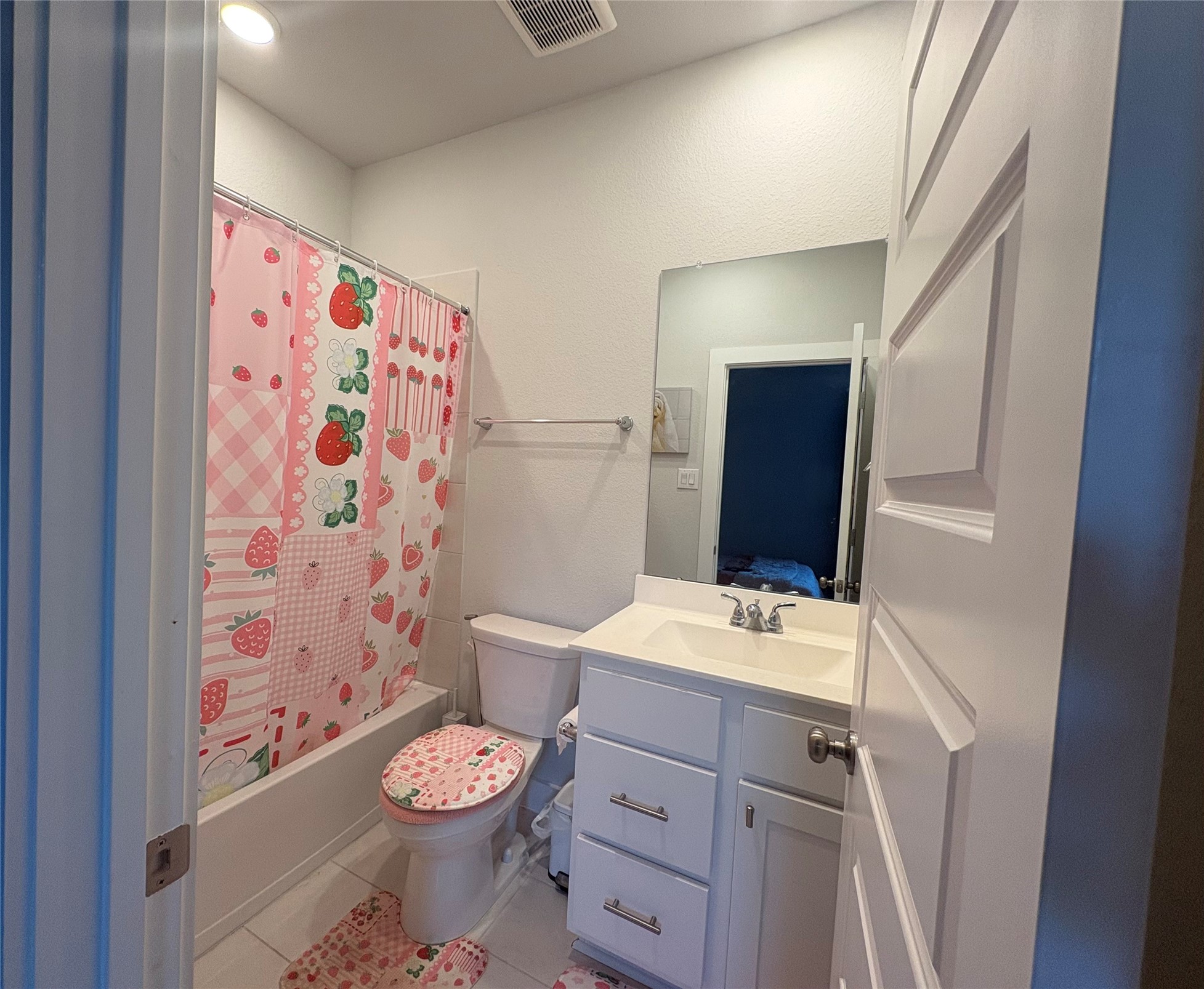 Attached full bathroom to the 4th bedroom upstairs!