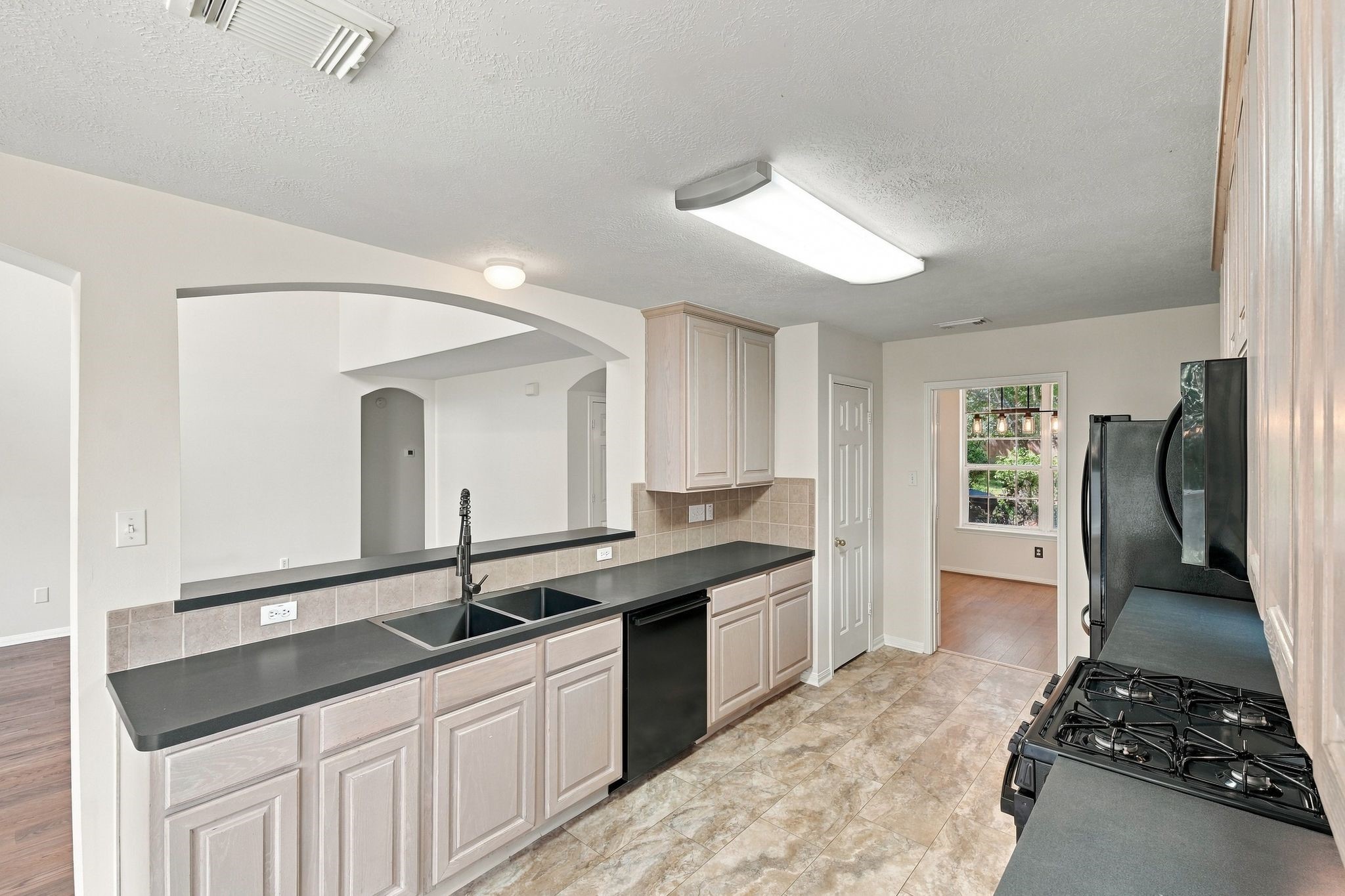 10 Orchid Grove Place, Conroe, TX 77385