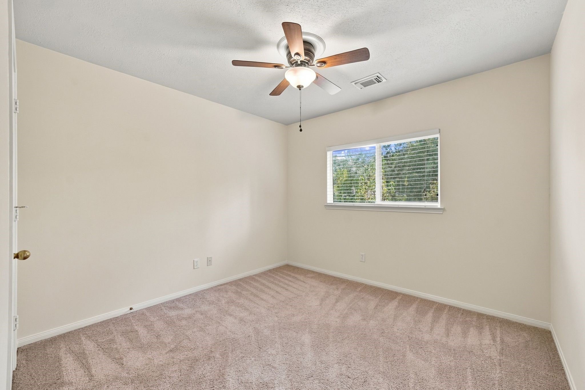 10 Orchid Grove Place, Conroe, TX 77385