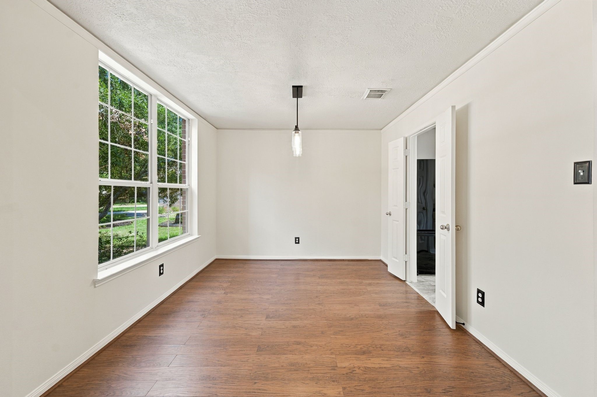 10 Orchid Grove Place, Conroe, TX 77385