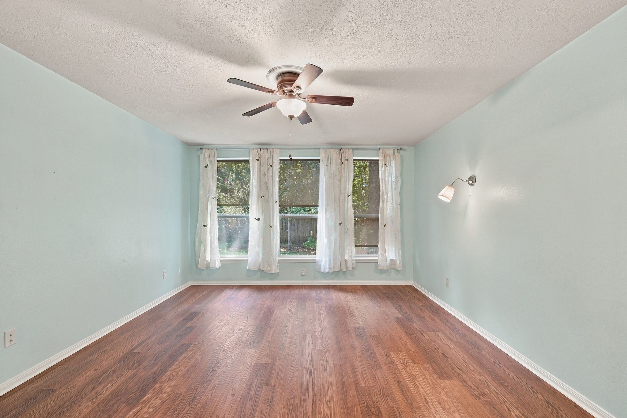10 Orchid Grove Place, Conroe, TX 77385